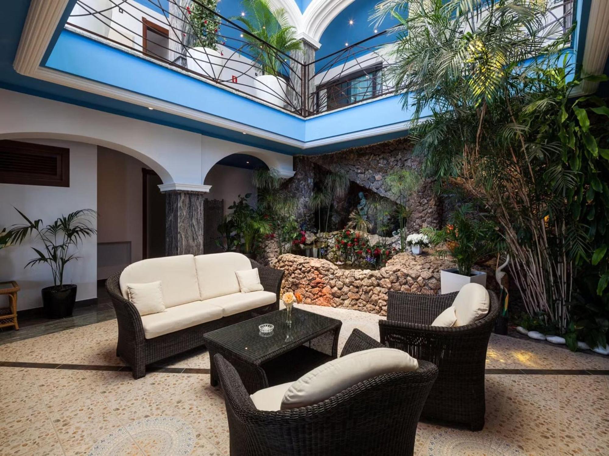 Villa Unique With Outdoor Hot Tub *