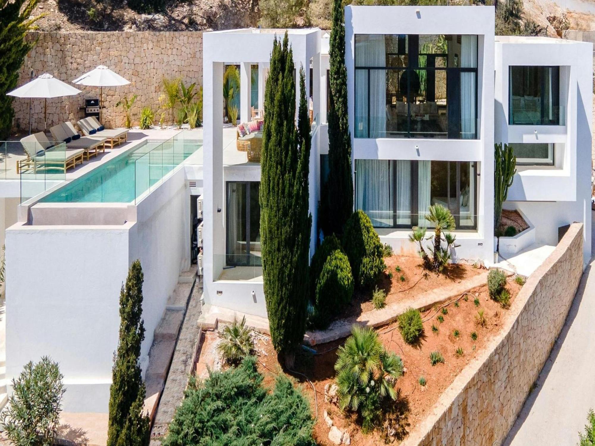 Modern In Santa Eulalia * Cala Llonga (Ibiza)