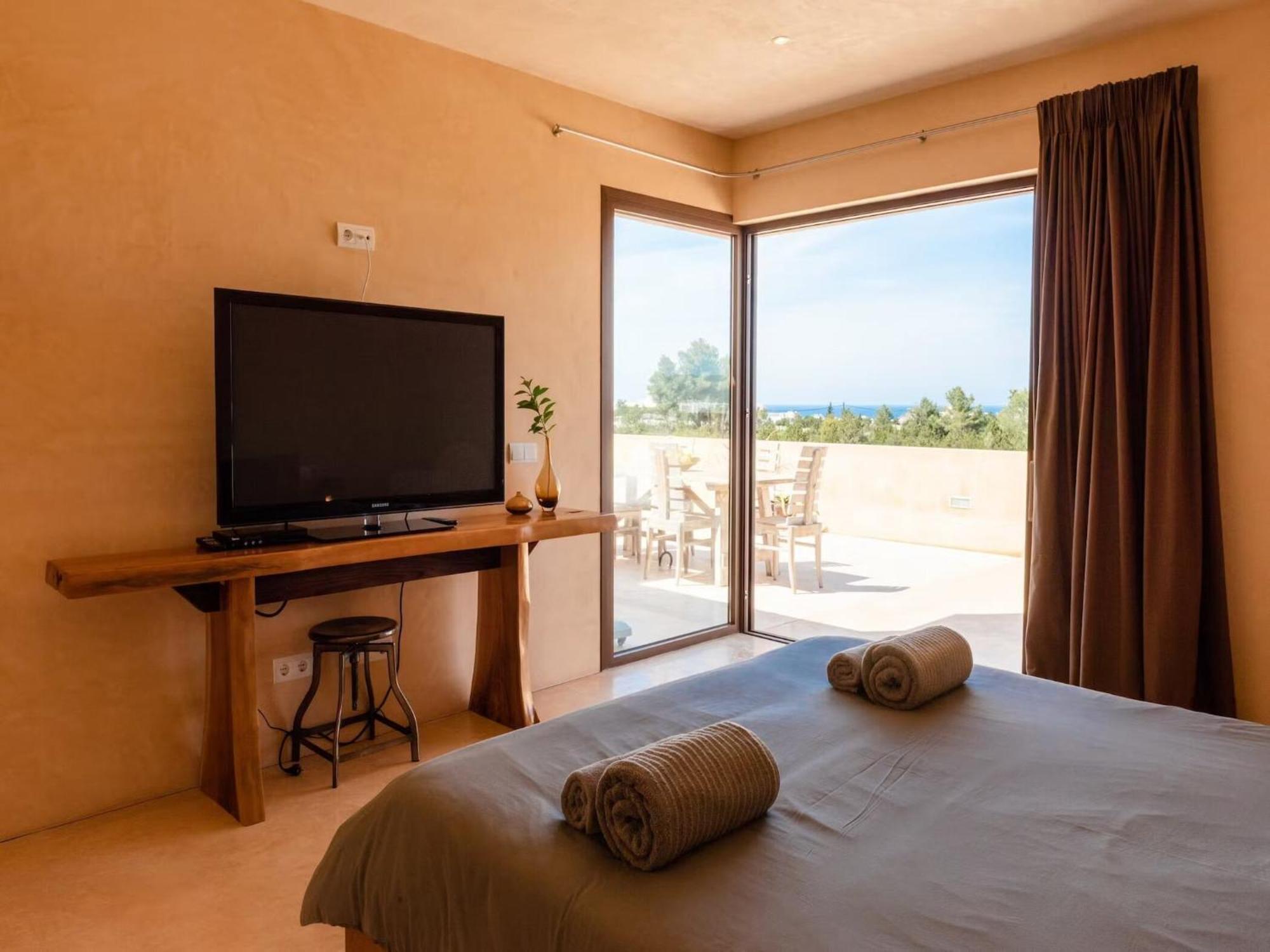 Villa Stunning With Gardens Sant Josep de sa Talaia