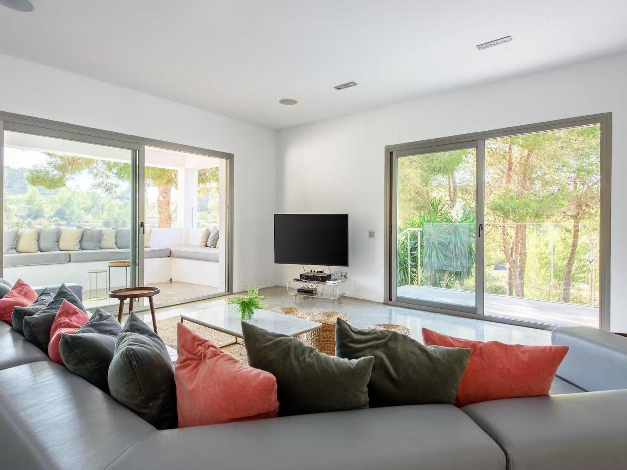 Modern With Sunset Views *