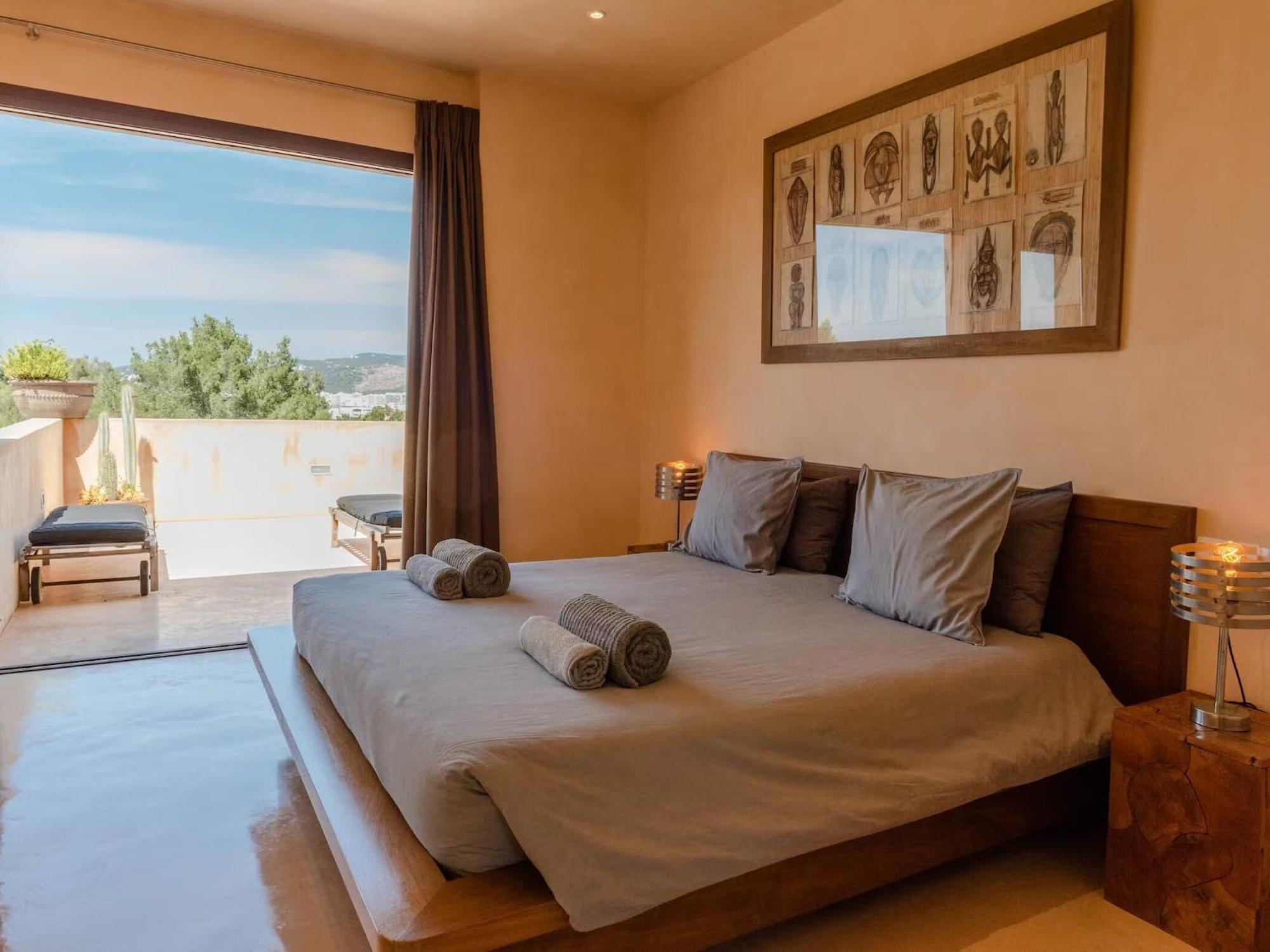 Villa Stunning With Gardens