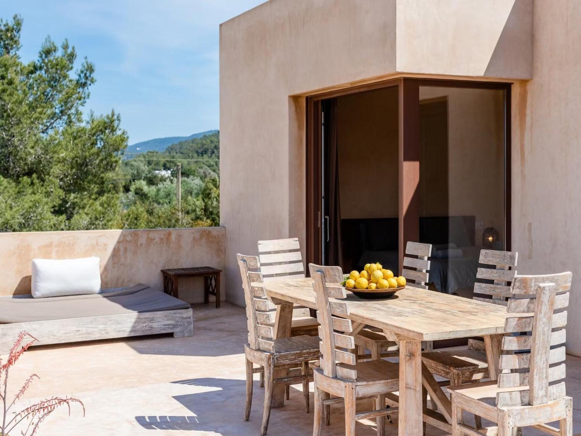 Stunning With Gardens Villa