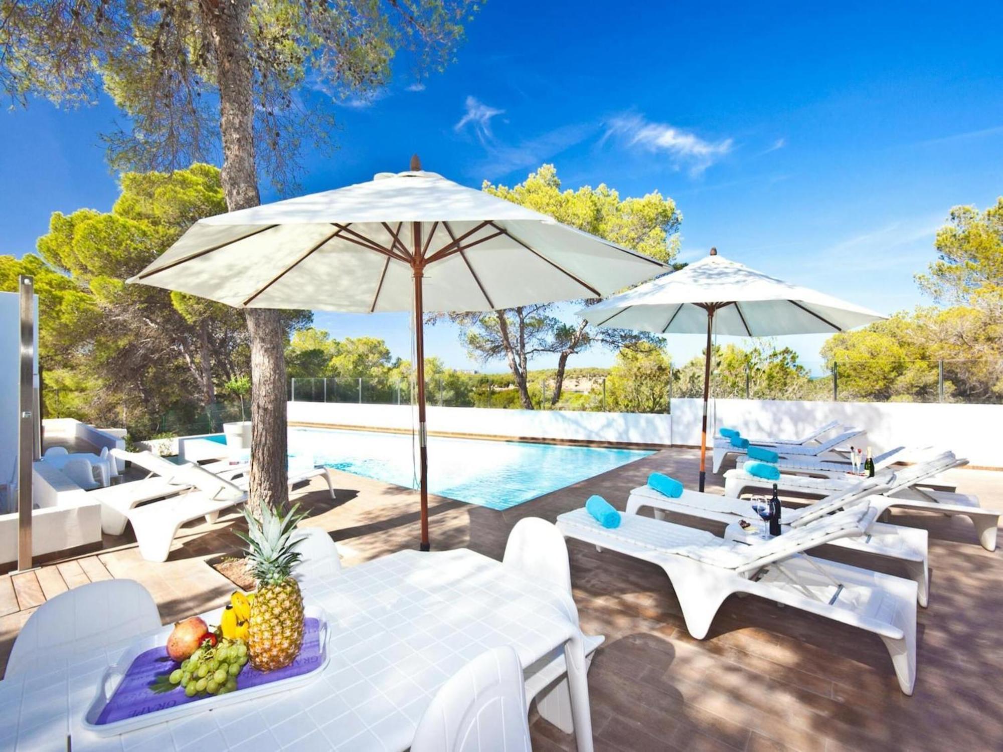 Beachfront With Saltwater Pool Holiday home *