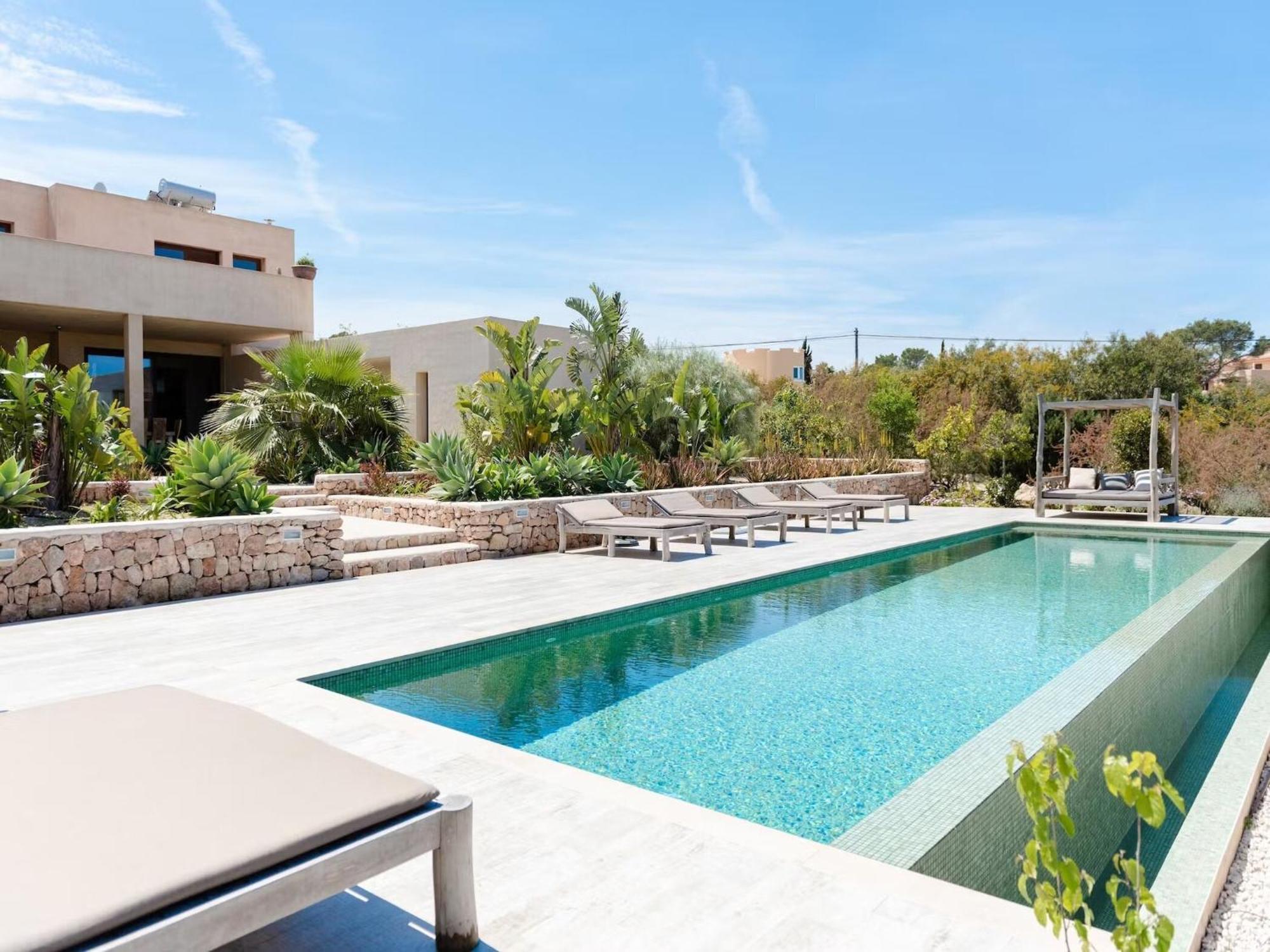 Stunning With Gardens Villa