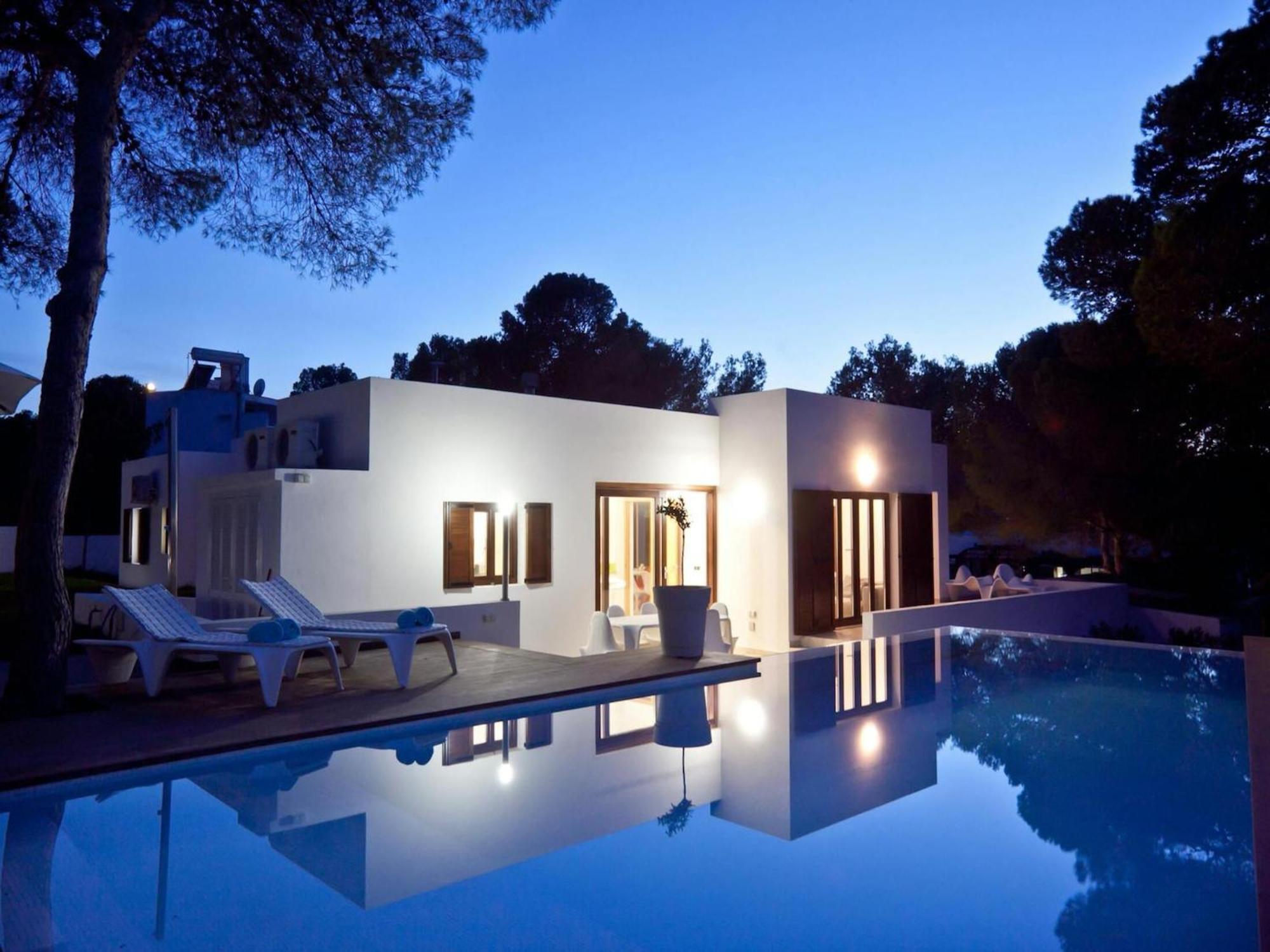 Holiday home Beachfront With Saltwater Pool