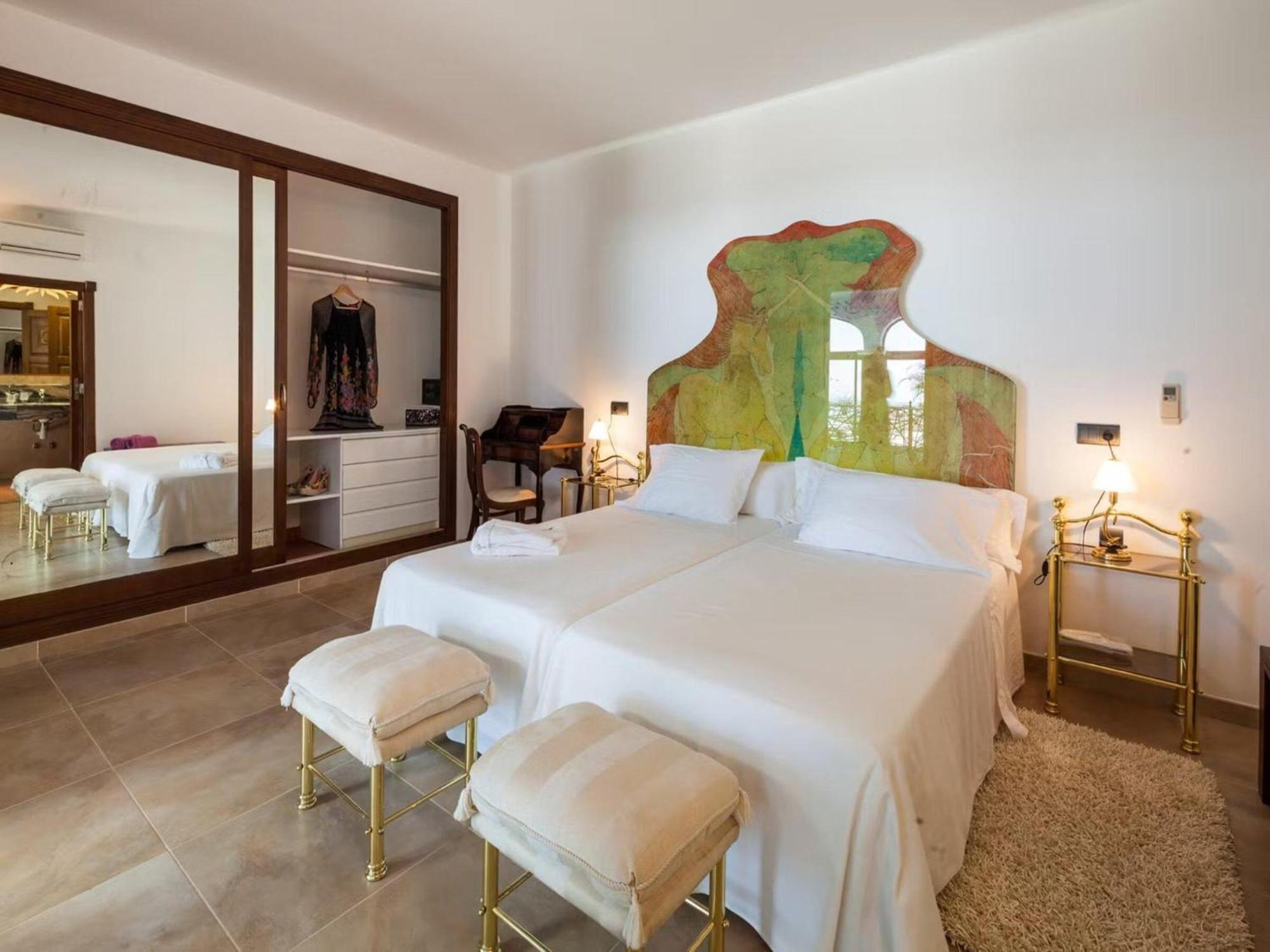 With Direct Sea Access Villa