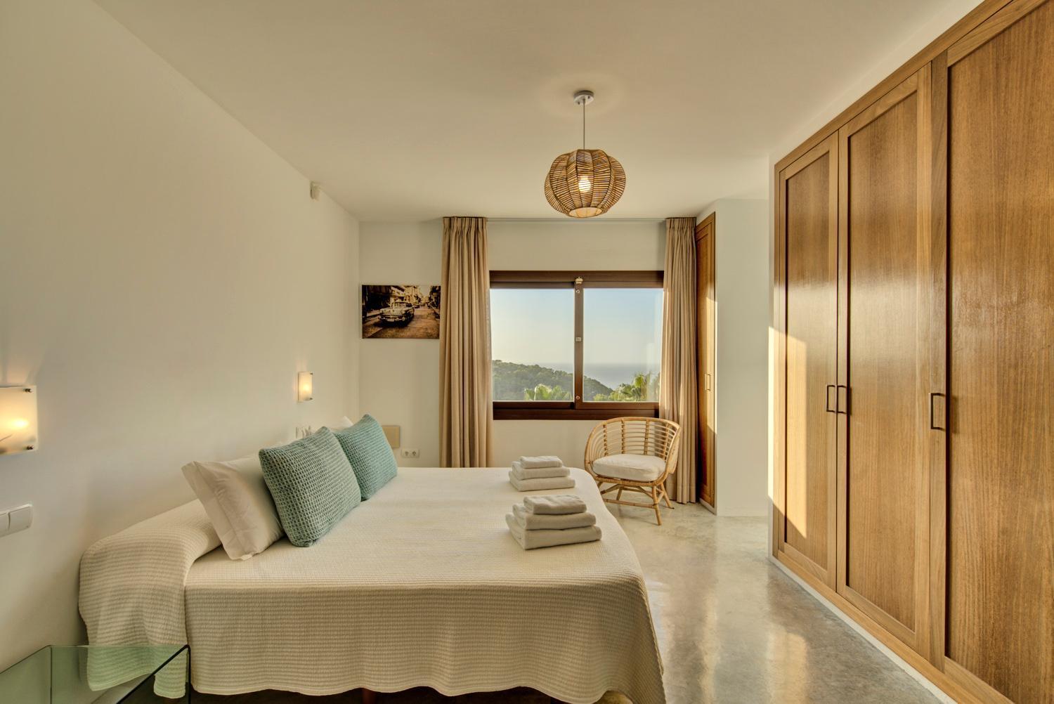Villa In Cala Salada Sleeps 14 *