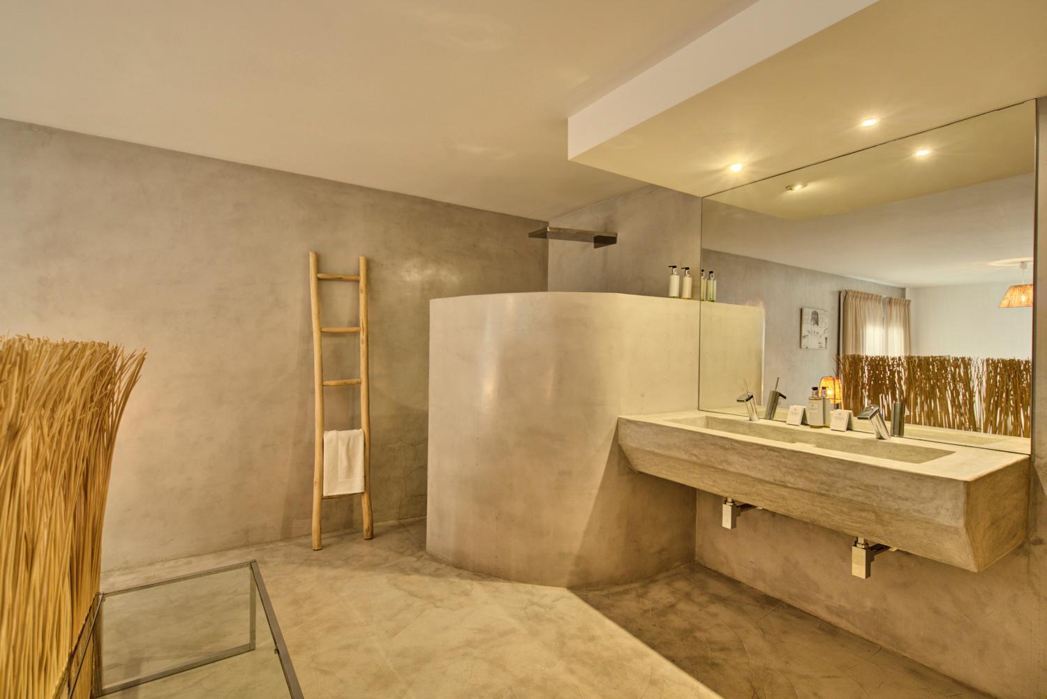 Villa In Cala Salada Sleeps 14 San Antonio (Ibiza)
