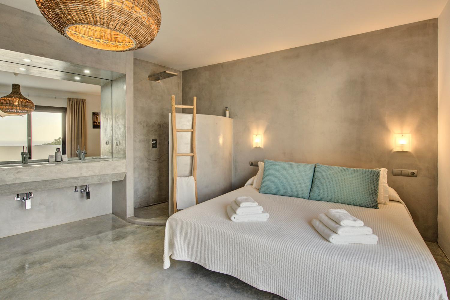 In Cala Salada Sleeps 14 San Antonio (Ibiza)