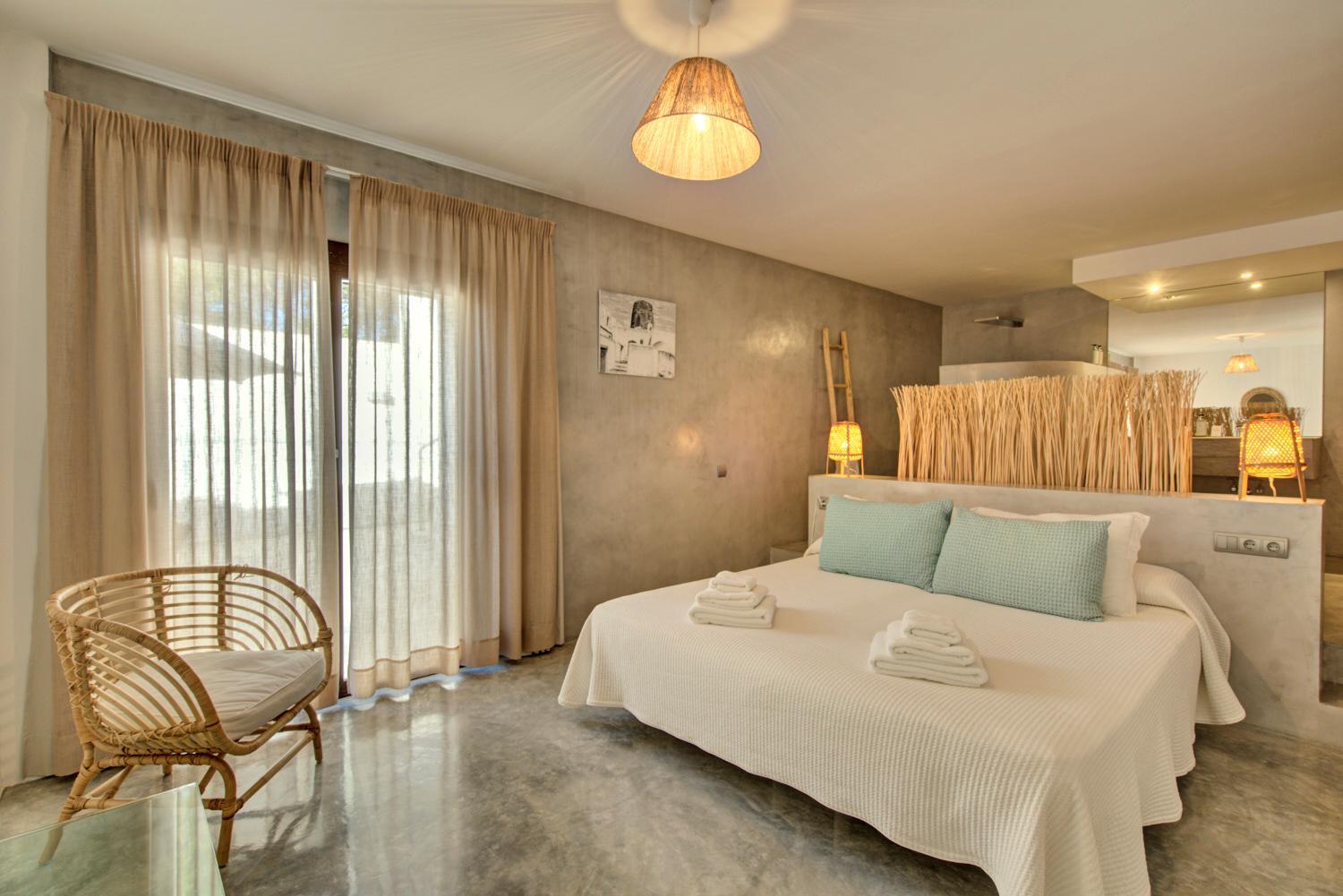 Villa In Cala Salada Sleeps 14
