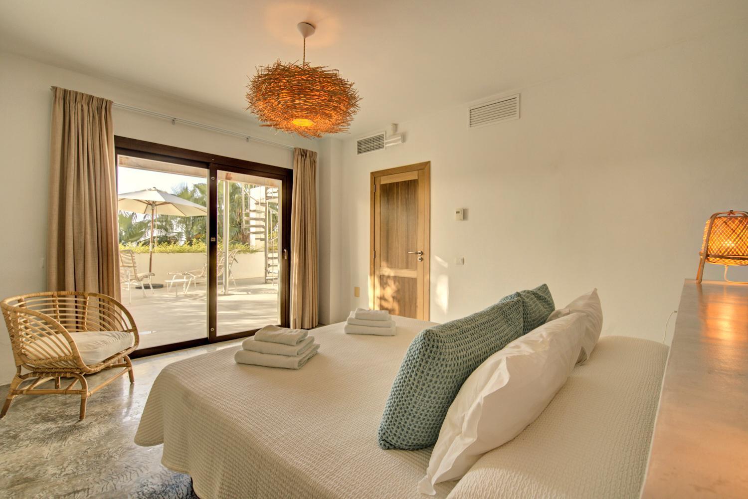 Villa In Cala Salada Sleeps 14 San Antonio (Ibiza)