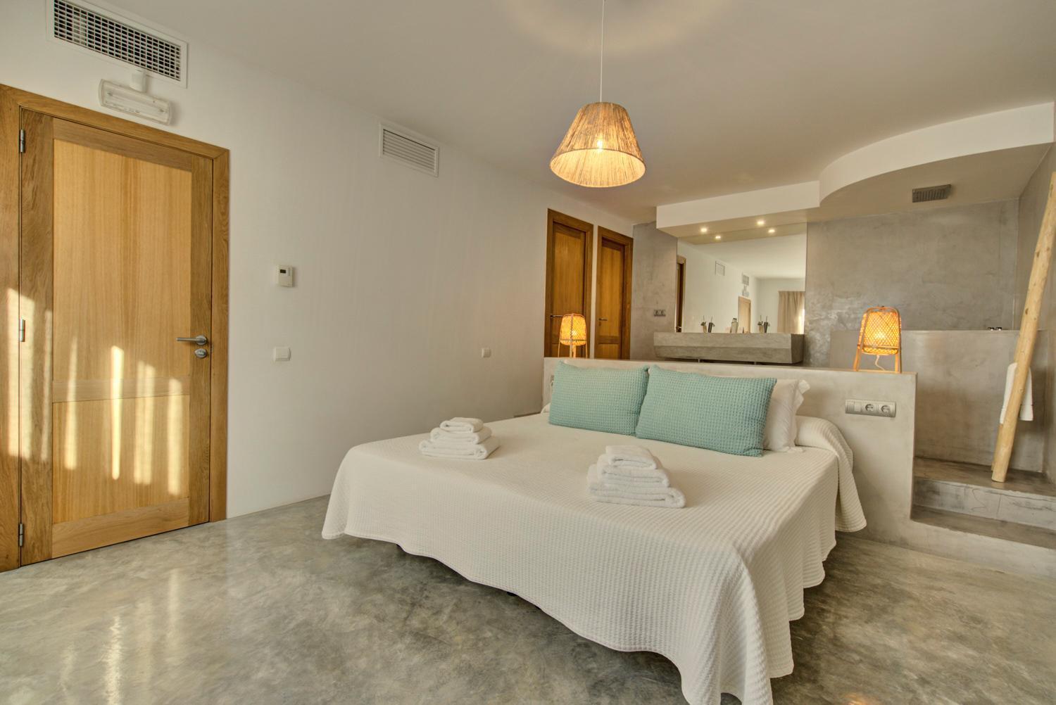 Villa In Cala Salada Sleeps 14 *