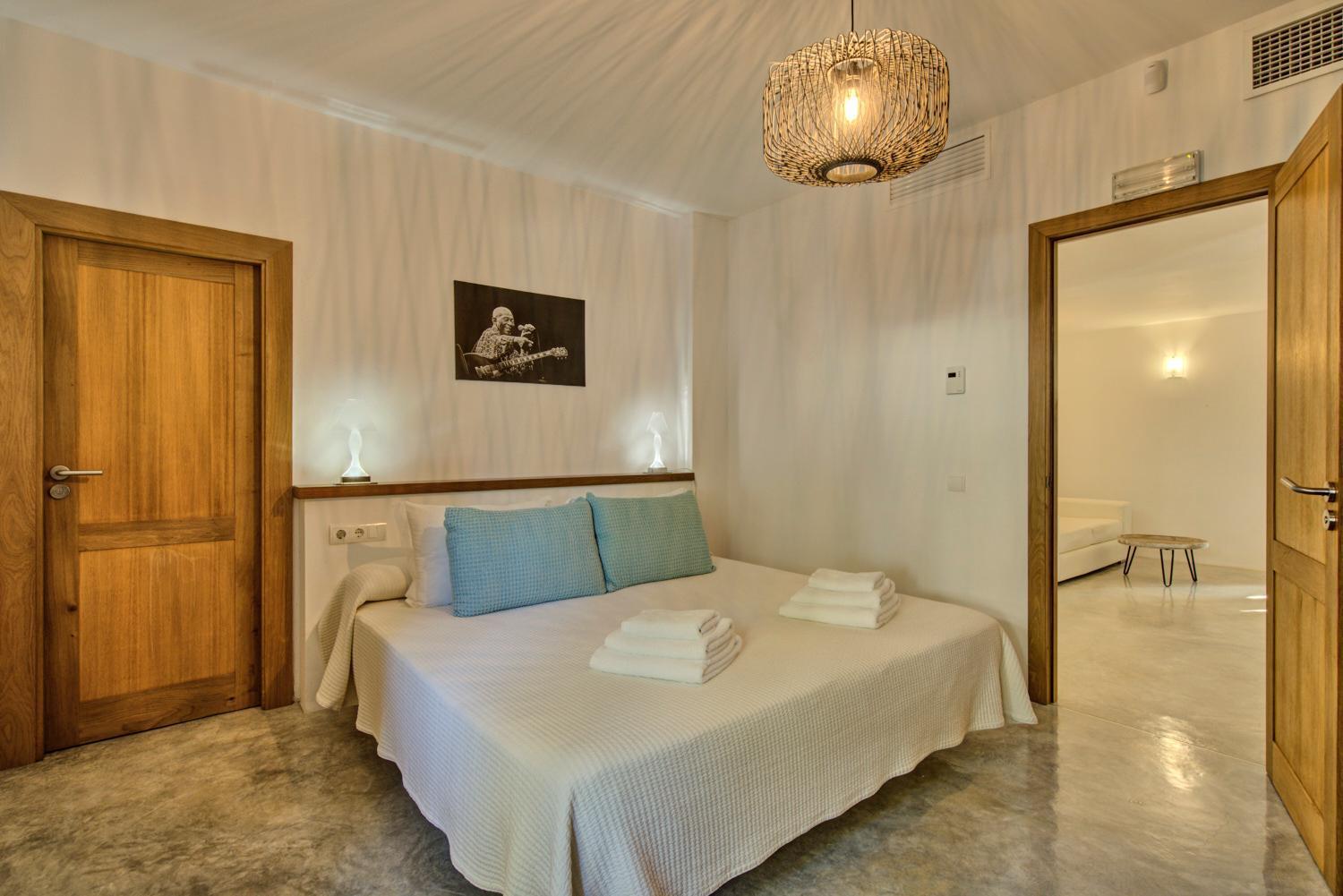 In Cala Salada Sleeps 14 Villa