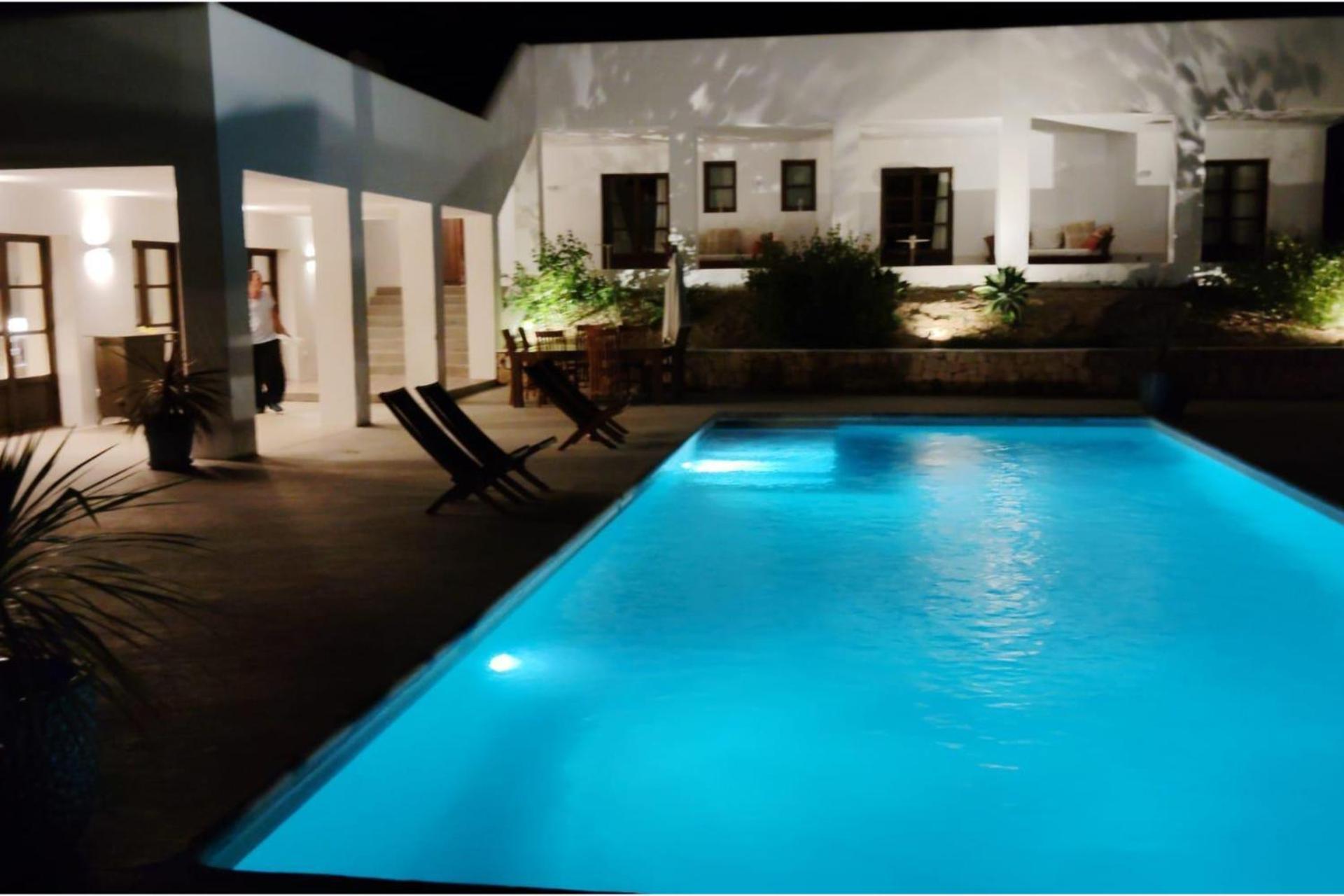 - Sleeps 14 - Pool - Garden - Sea View *