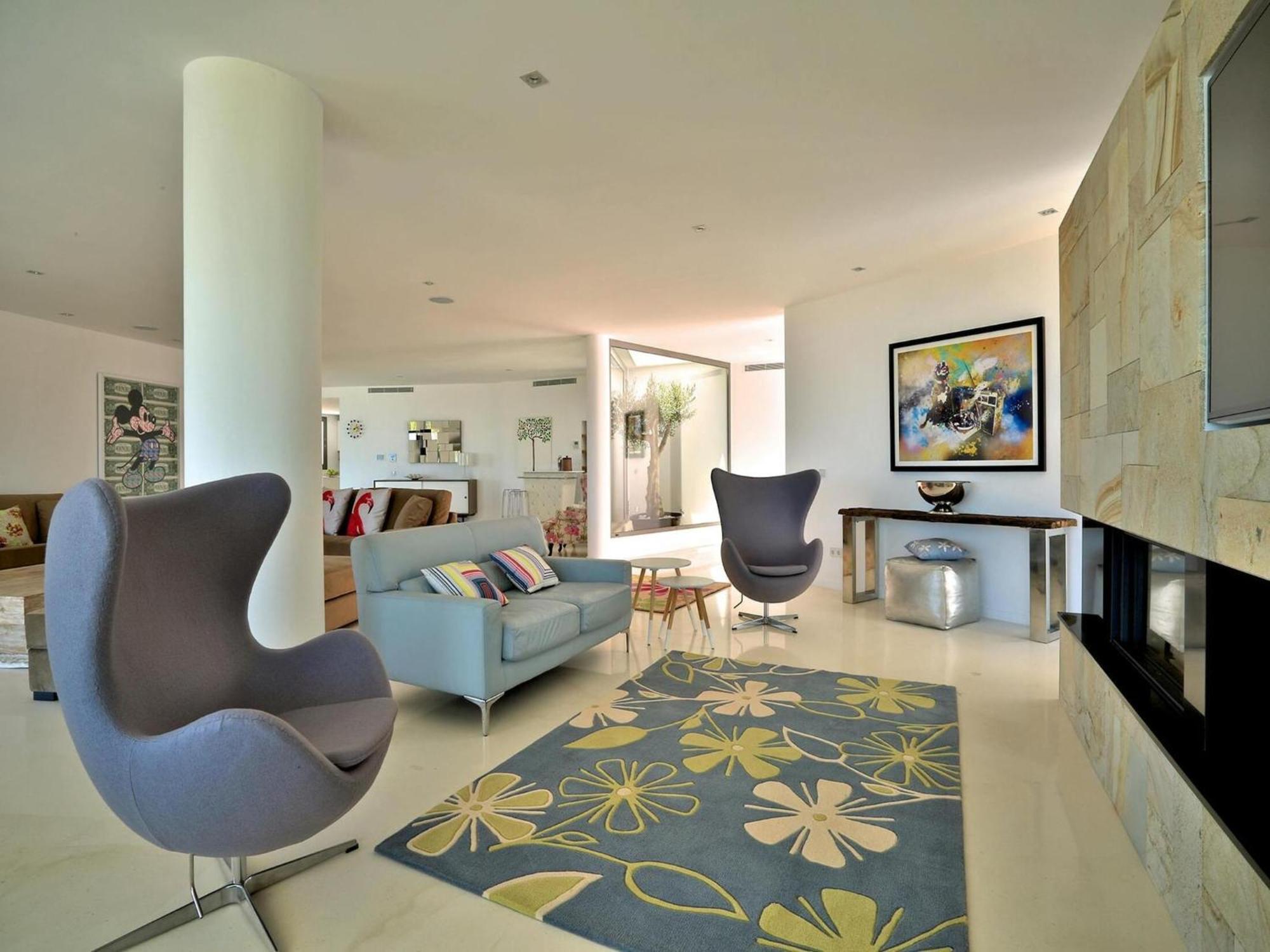 Villa Modern With Vast Terracing