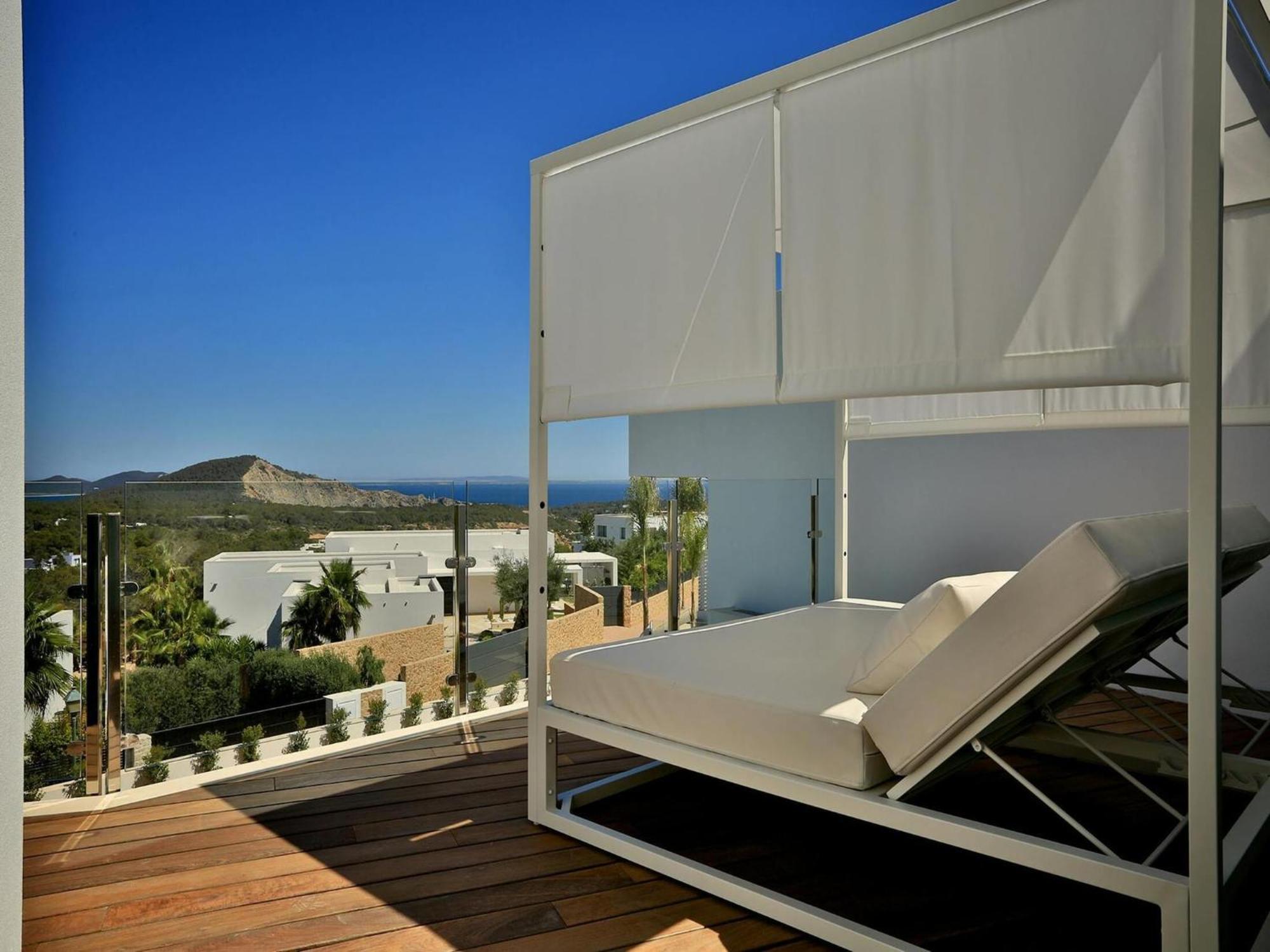Modern With Vast Terracing