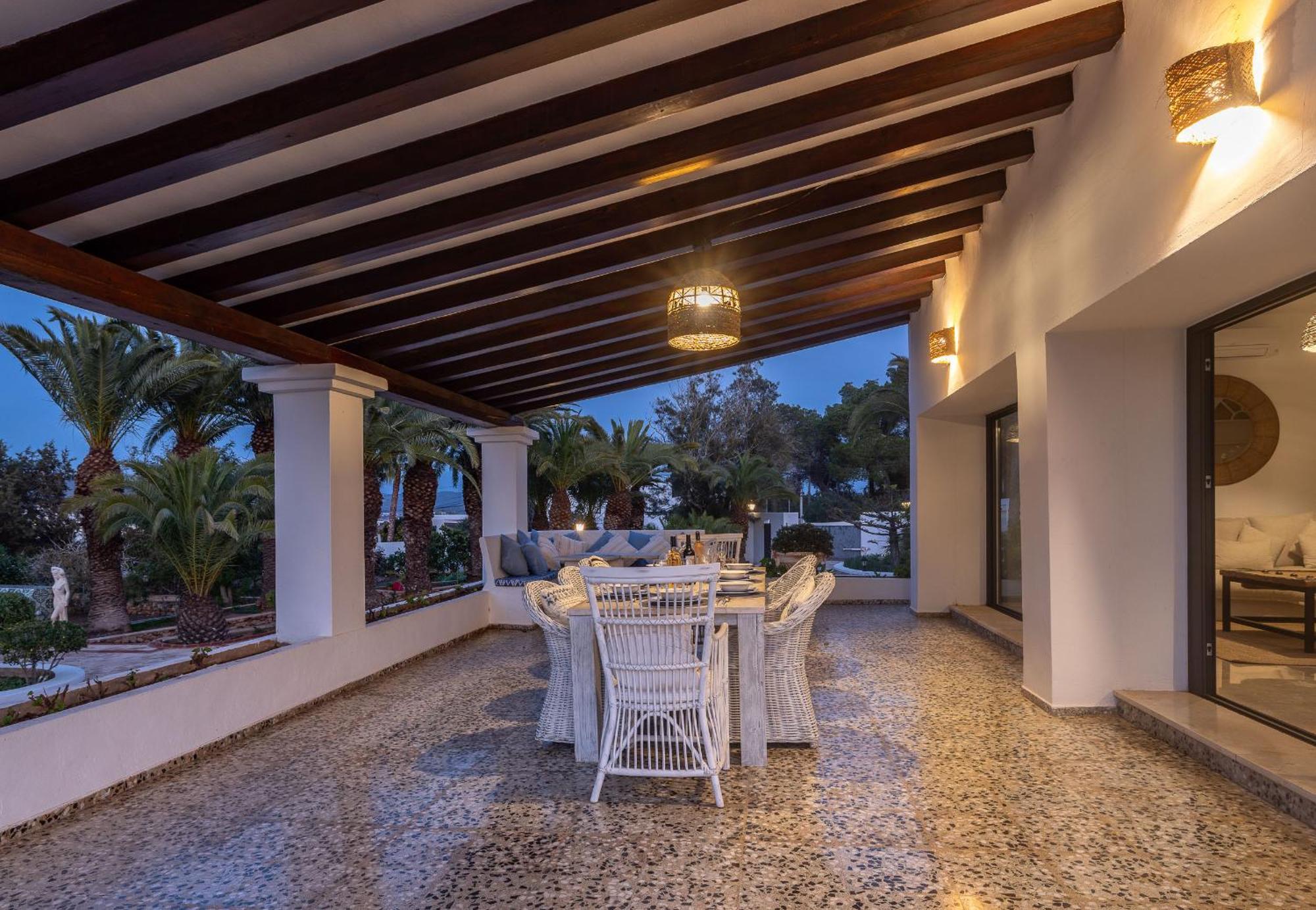 Villa Ravi By Eivillas