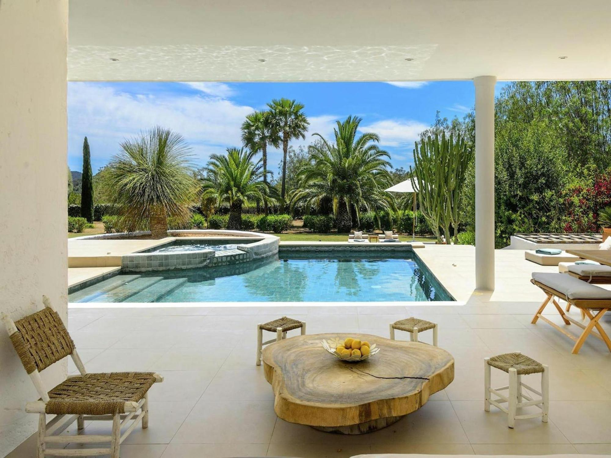 Villa With Cozy Fireplace *