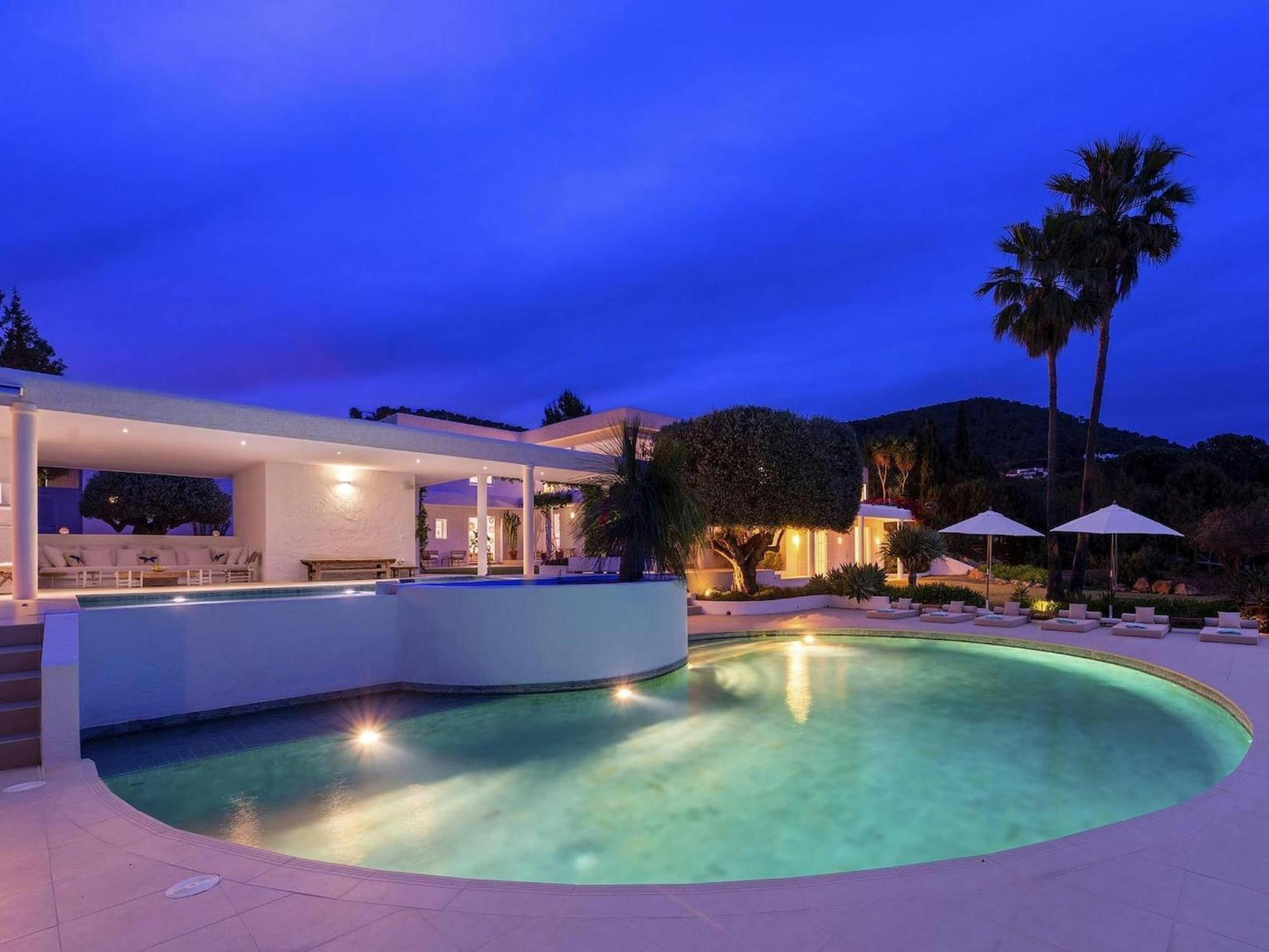 Villa With Cozy Fireplace Es Cubells