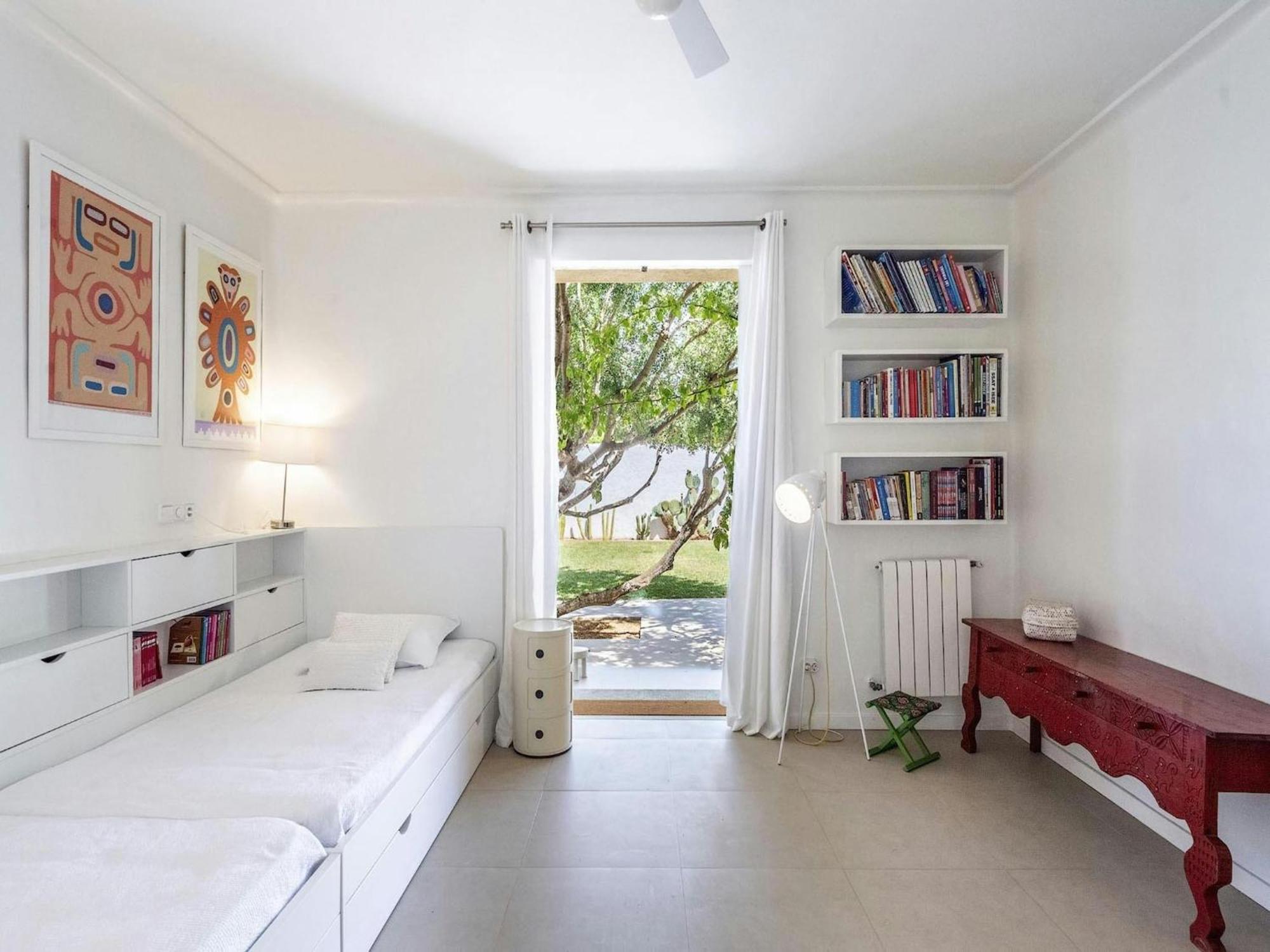 With Cozy Fireplace Villa
