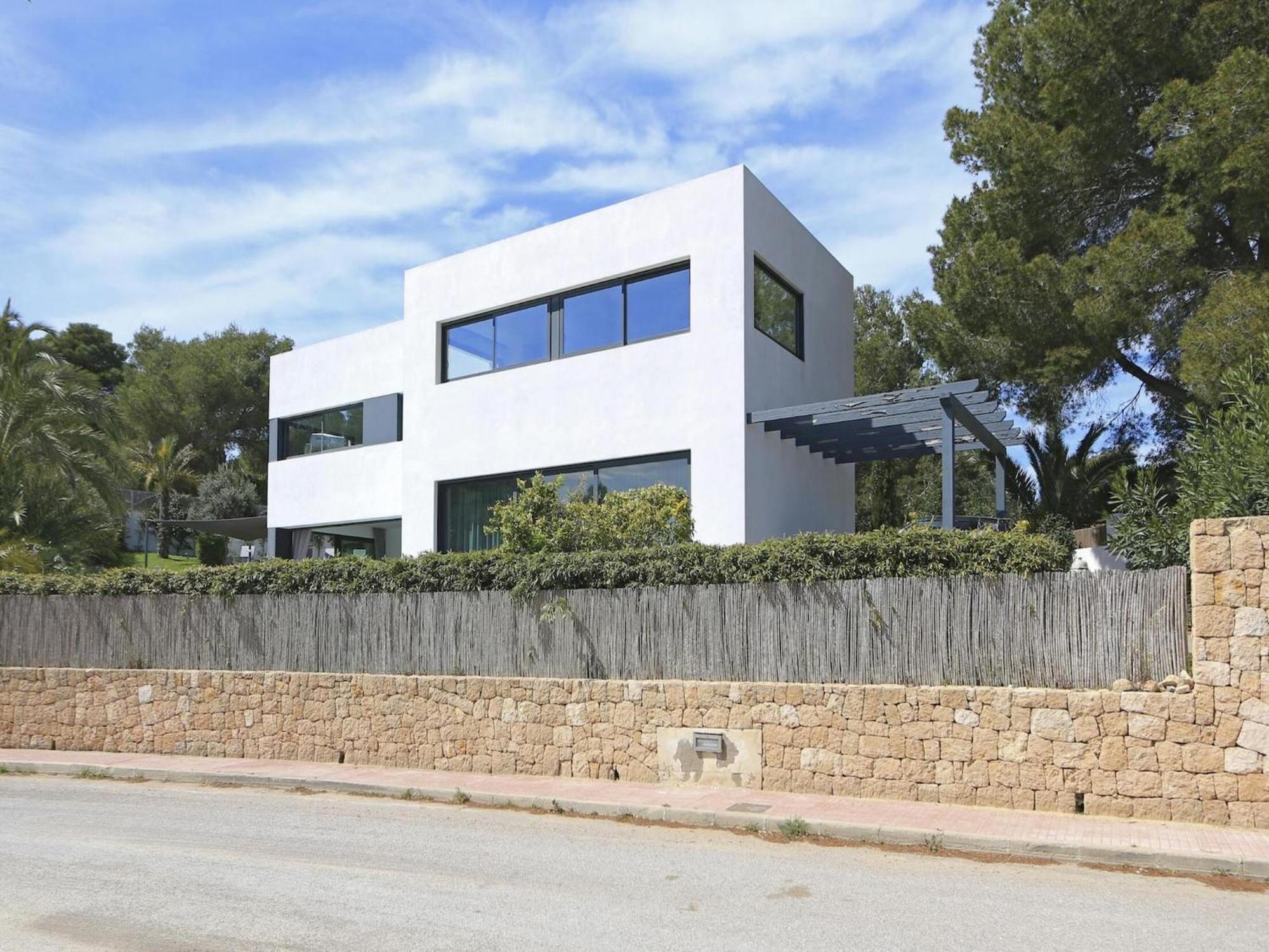 Villa With Manicured Gardens *