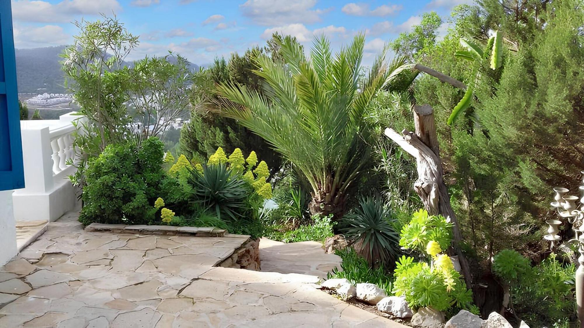 Sophisticated Villa: Private Pool Retreat In Sant Josep *