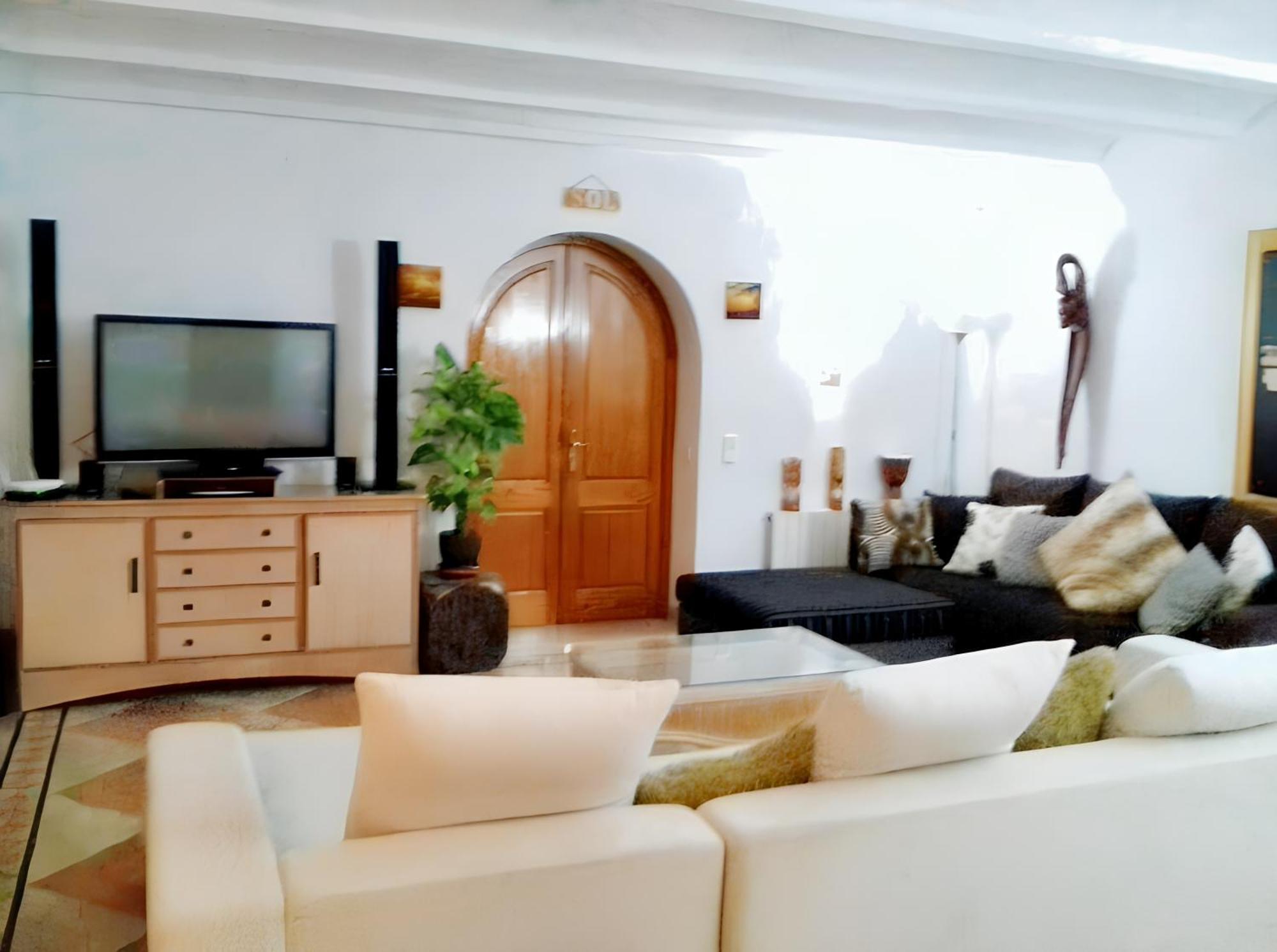 Sophisticated Villa: Private Pool Retreat In Sant Josep Pousada *