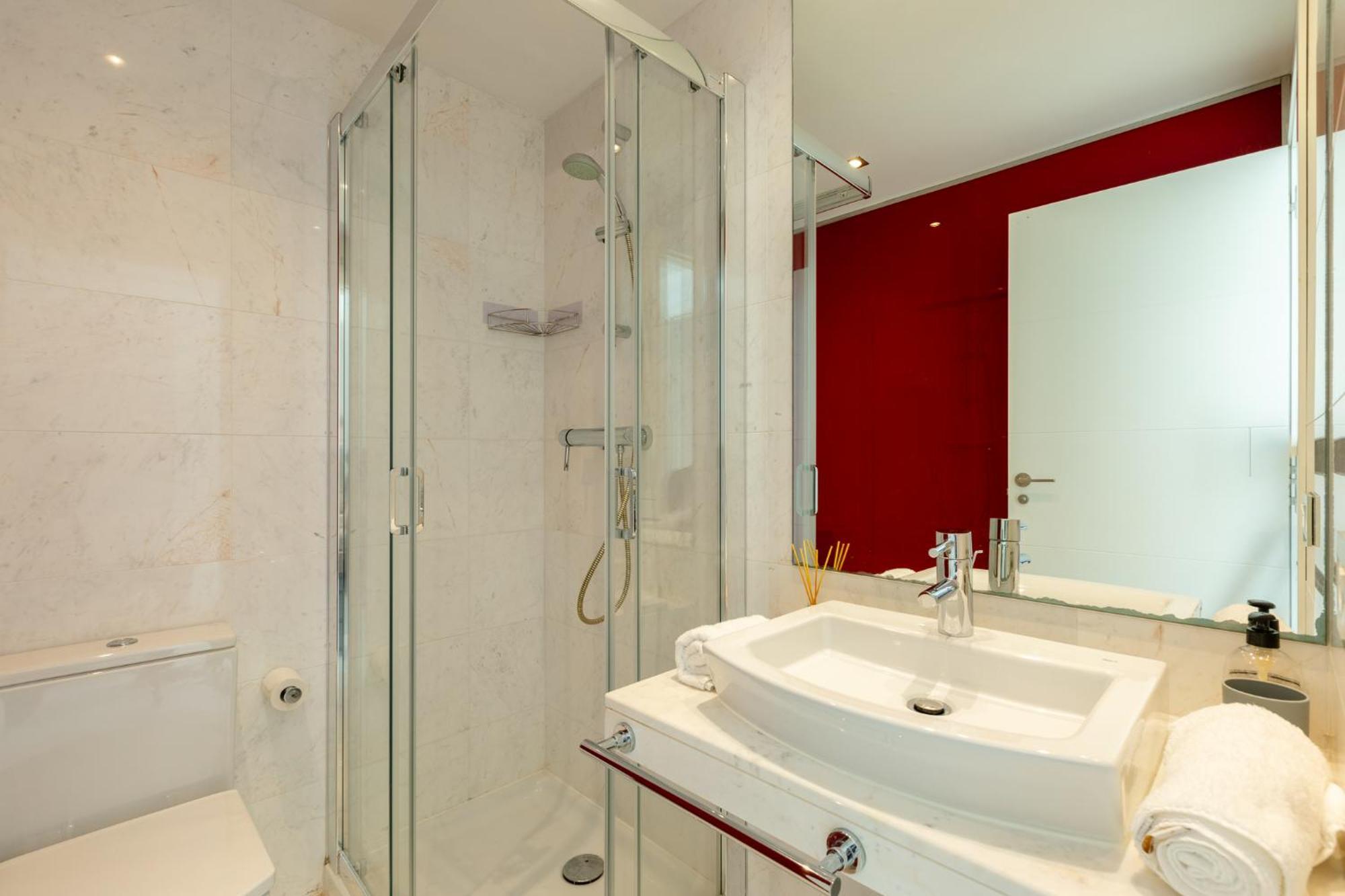 Apartment Plaja D En Bossa 4 Bedroom With Pool, Sea View & Only 8mins Drive To Airport