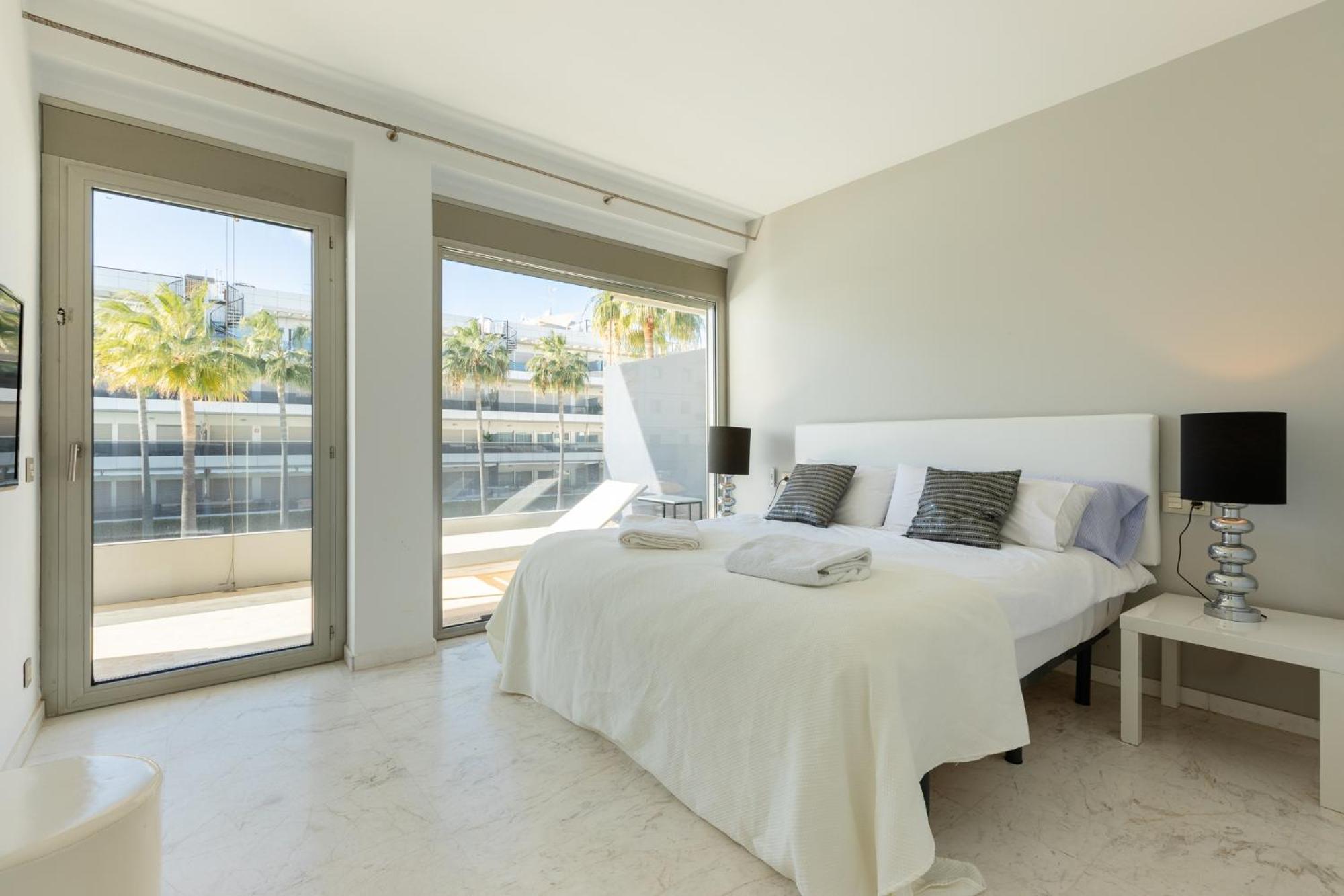 Plaja D En Bossa 4 Bedroom With Pool, Sea View & Only 8mins Drive To Airport Apartment *