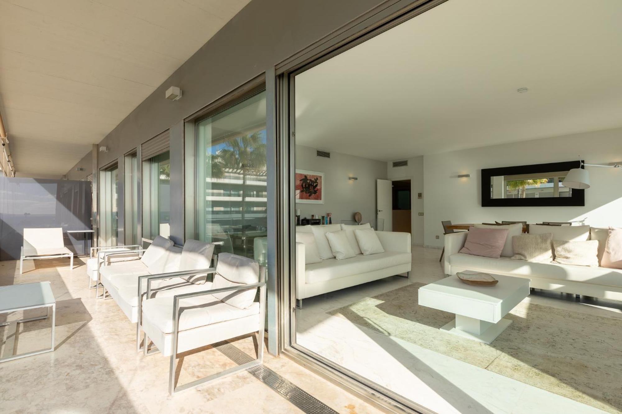 Plaja D En Bossa 4 Bedroom With Pool, Sea View & Only 8mins Drive To Airport * Ibiza Town