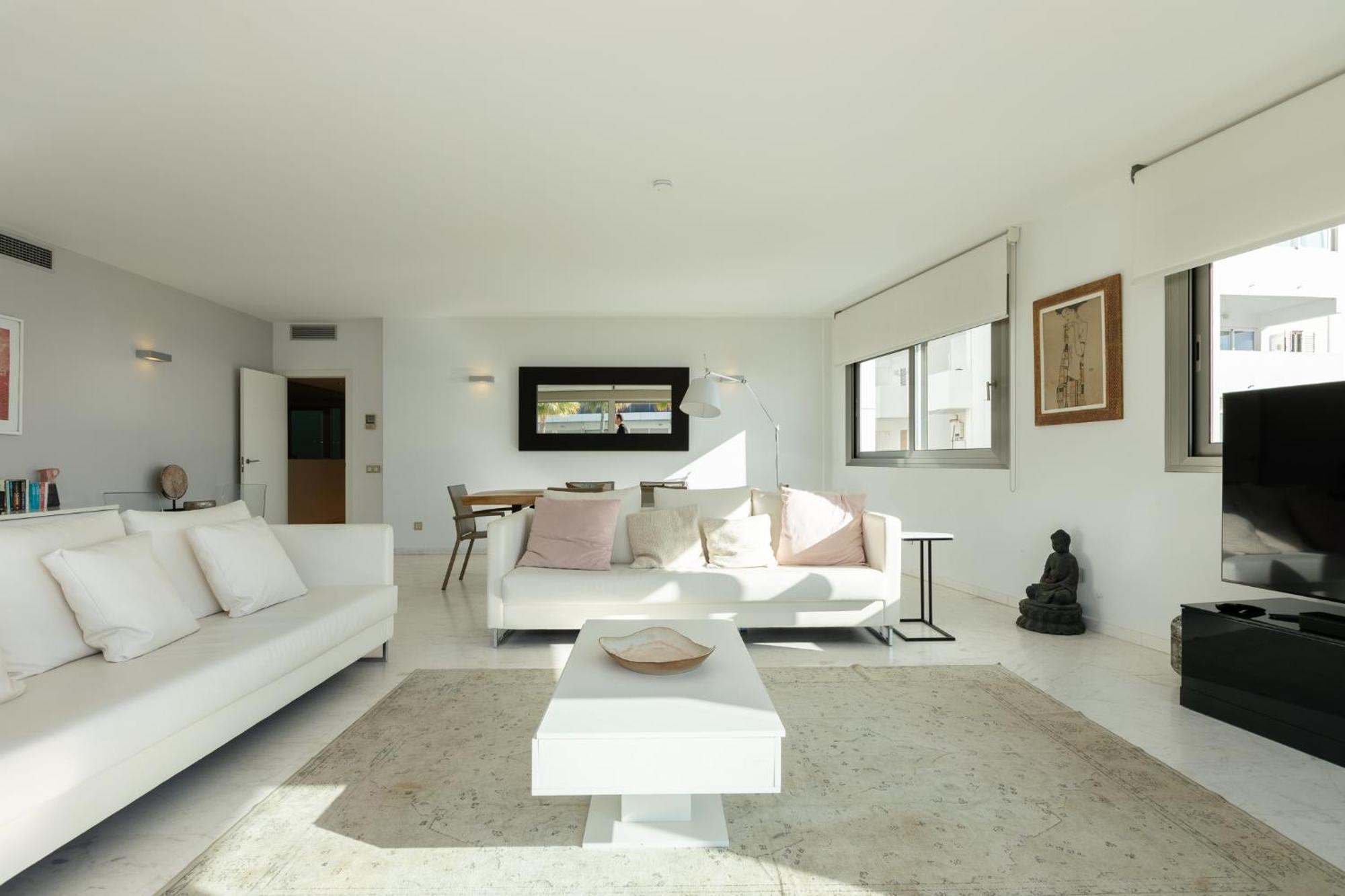 Plaja D En Bossa 4 Bedroom With Pool, Sea View & Only 8mins Drive To Airport Ibiza Town