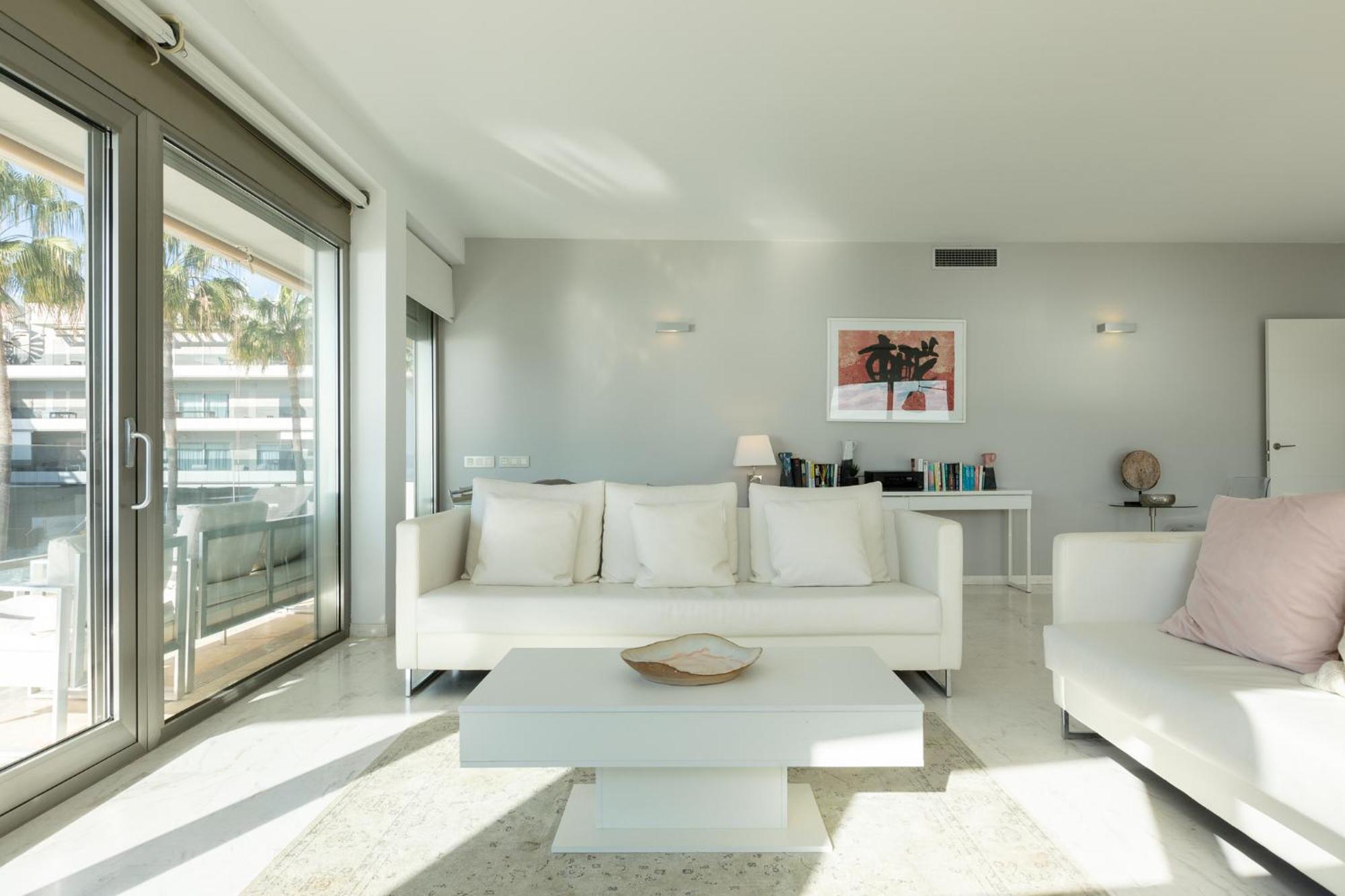 Plaja D En Bossa 4 Bedroom With Pool, Sea View & Only 8mins Drive To Airport Ibiza Town