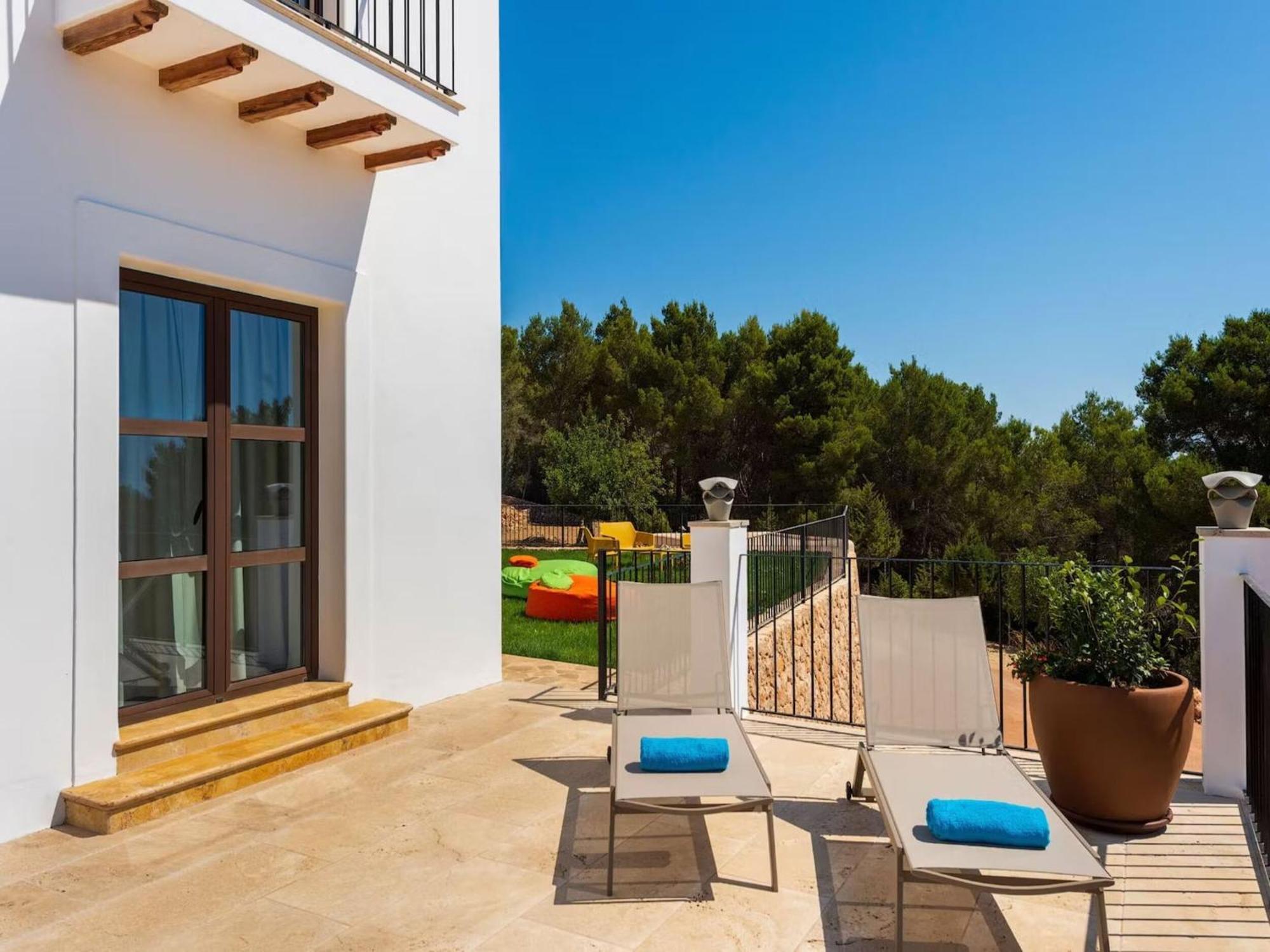 Villa With Children Play Area *
