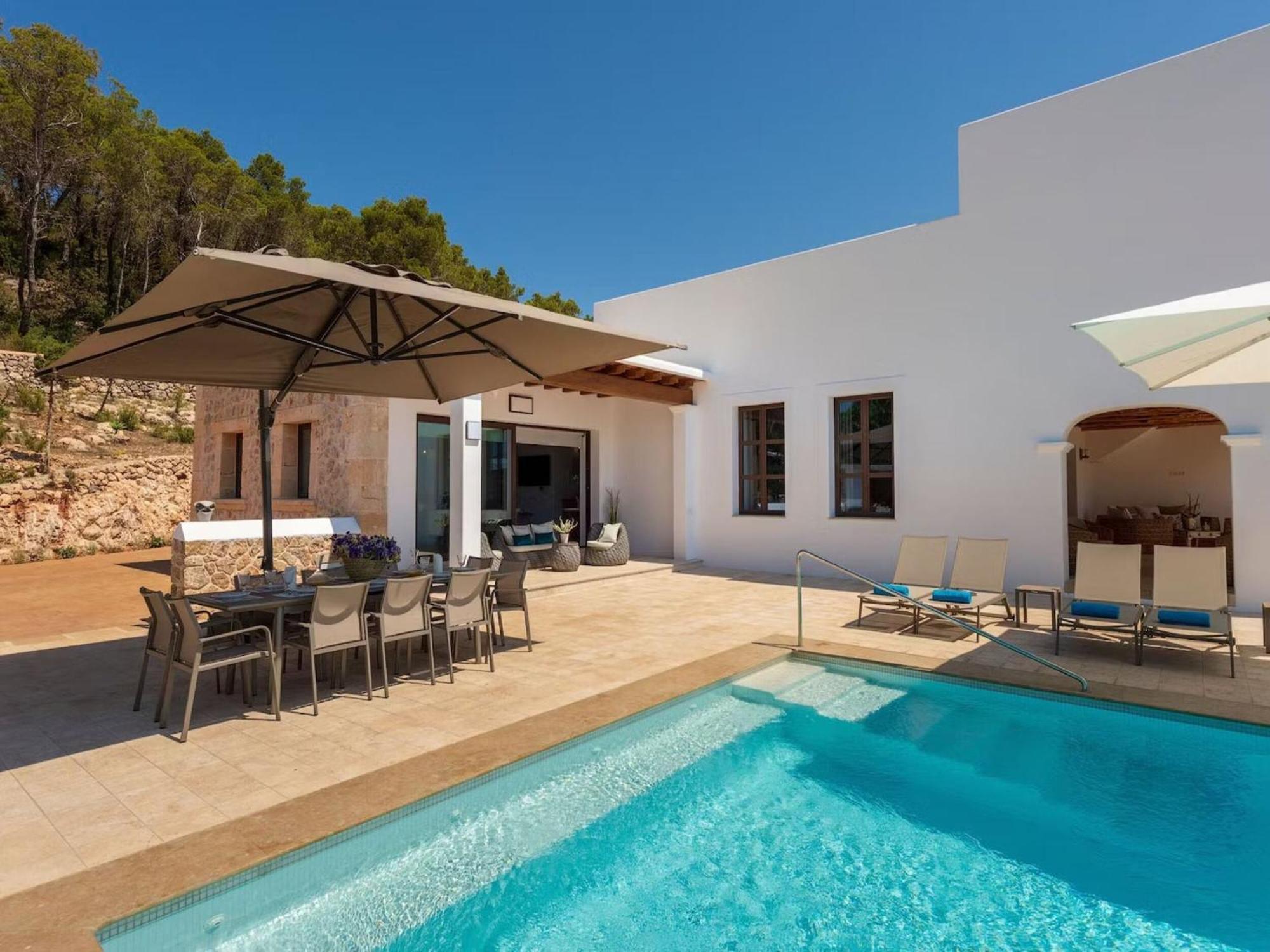 Villa With Children Play Area