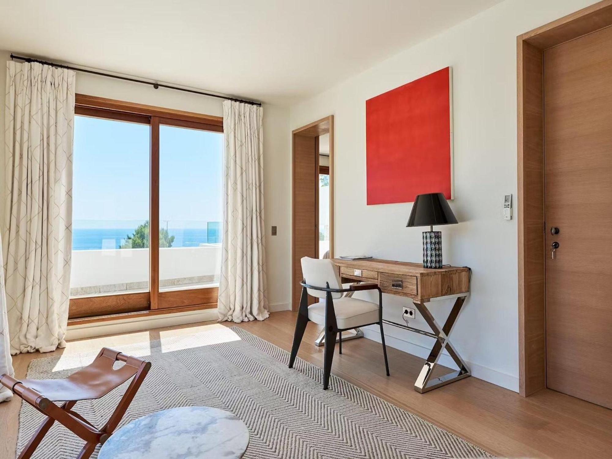 Magnificent In Luxurious Retreat Villa