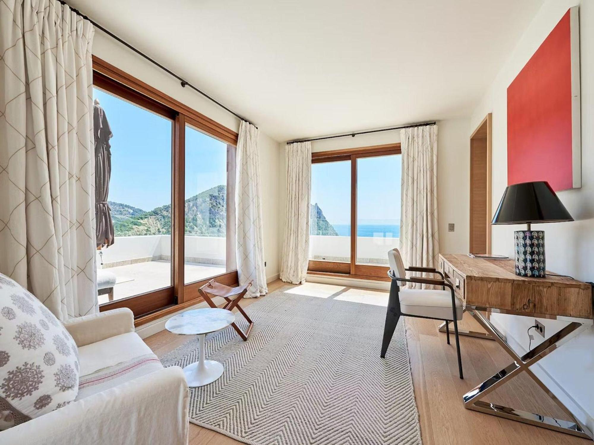 Magnificent In Luxurious Retreat * Cala Llonga (Ibiza)