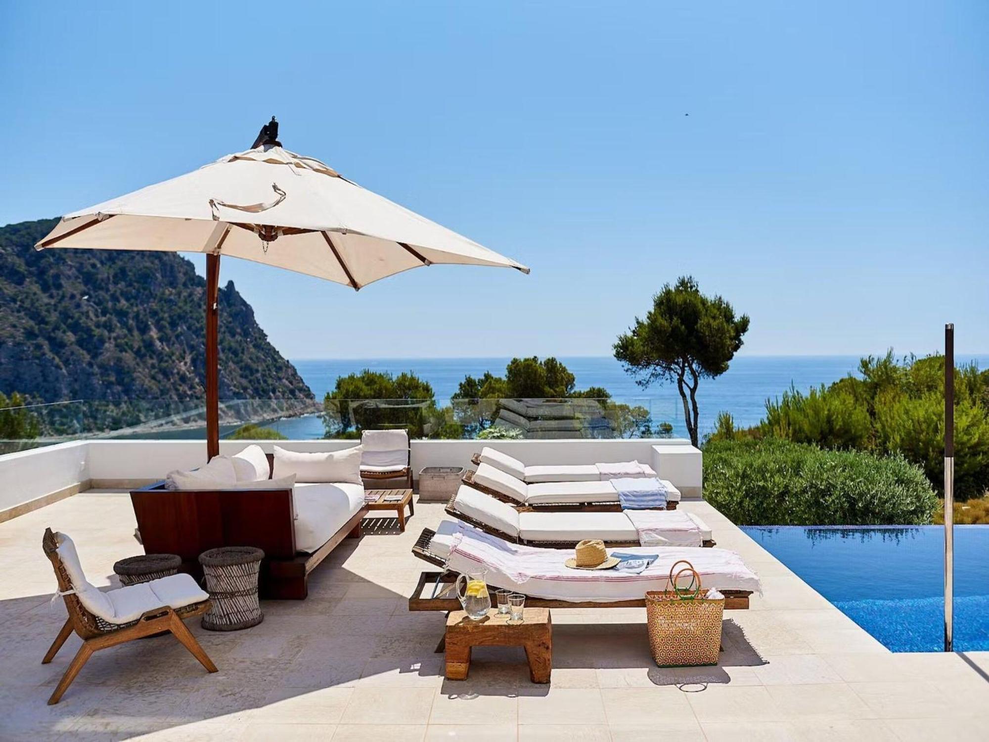 Magnificent In Luxurious Retreat Villa Cala Llonga (Ibiza)