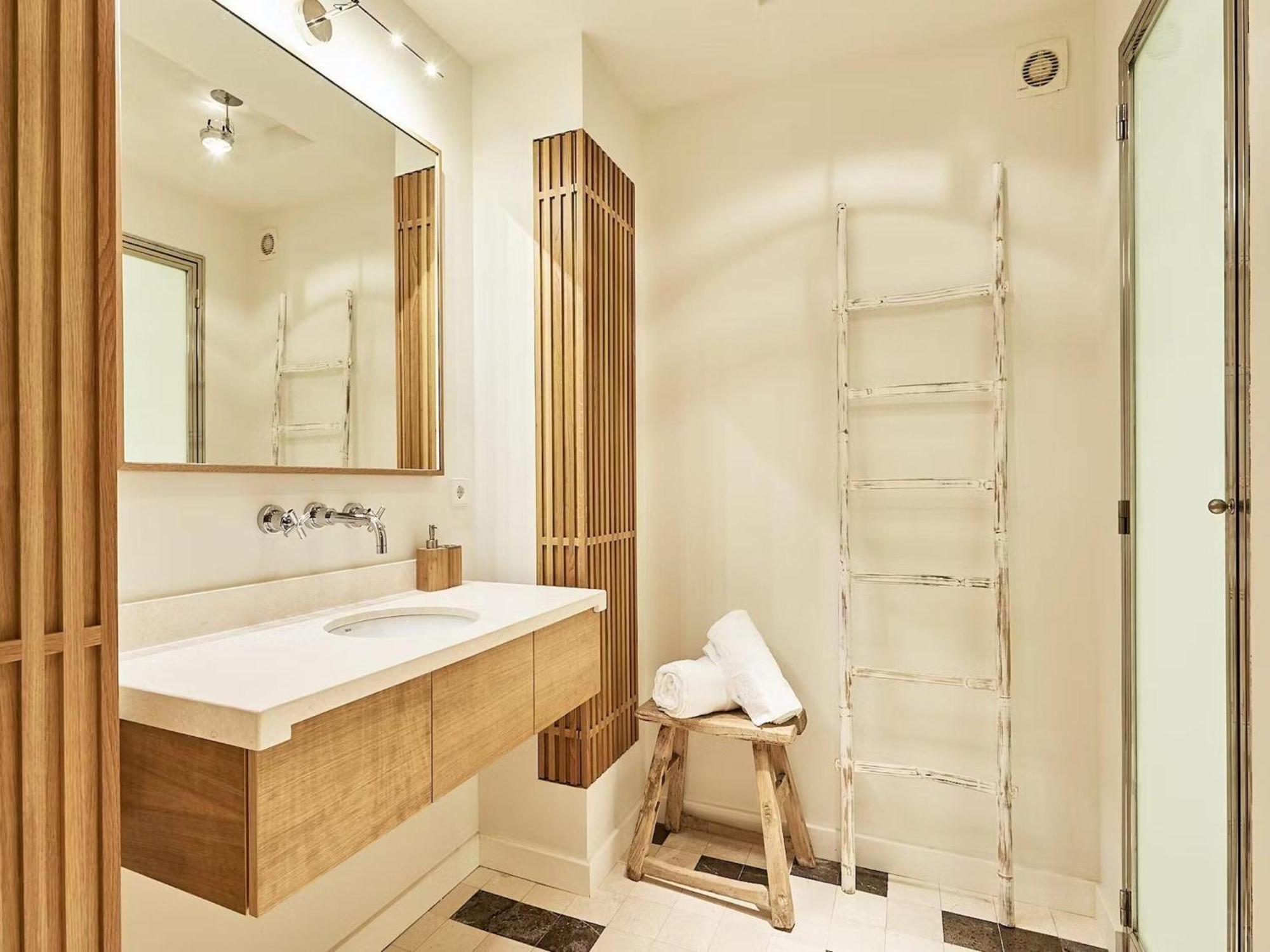 Villa Magnificent In Luxurious Retreat
