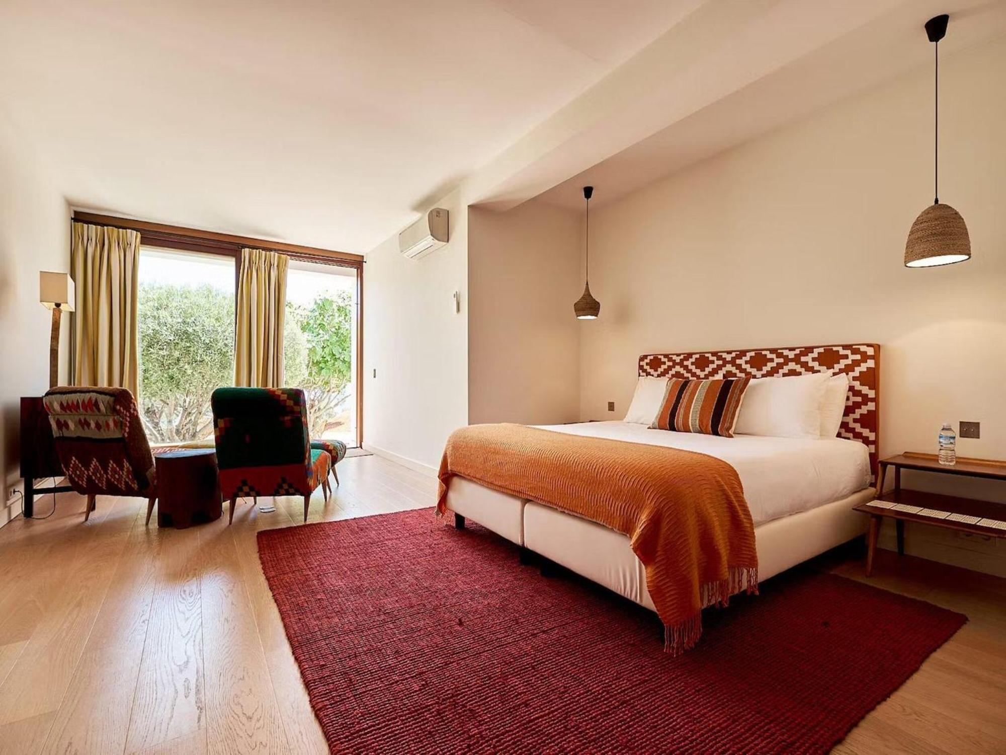 Villa Magnificent In Luxurious Retreat Cala Llonga (Ibiza)