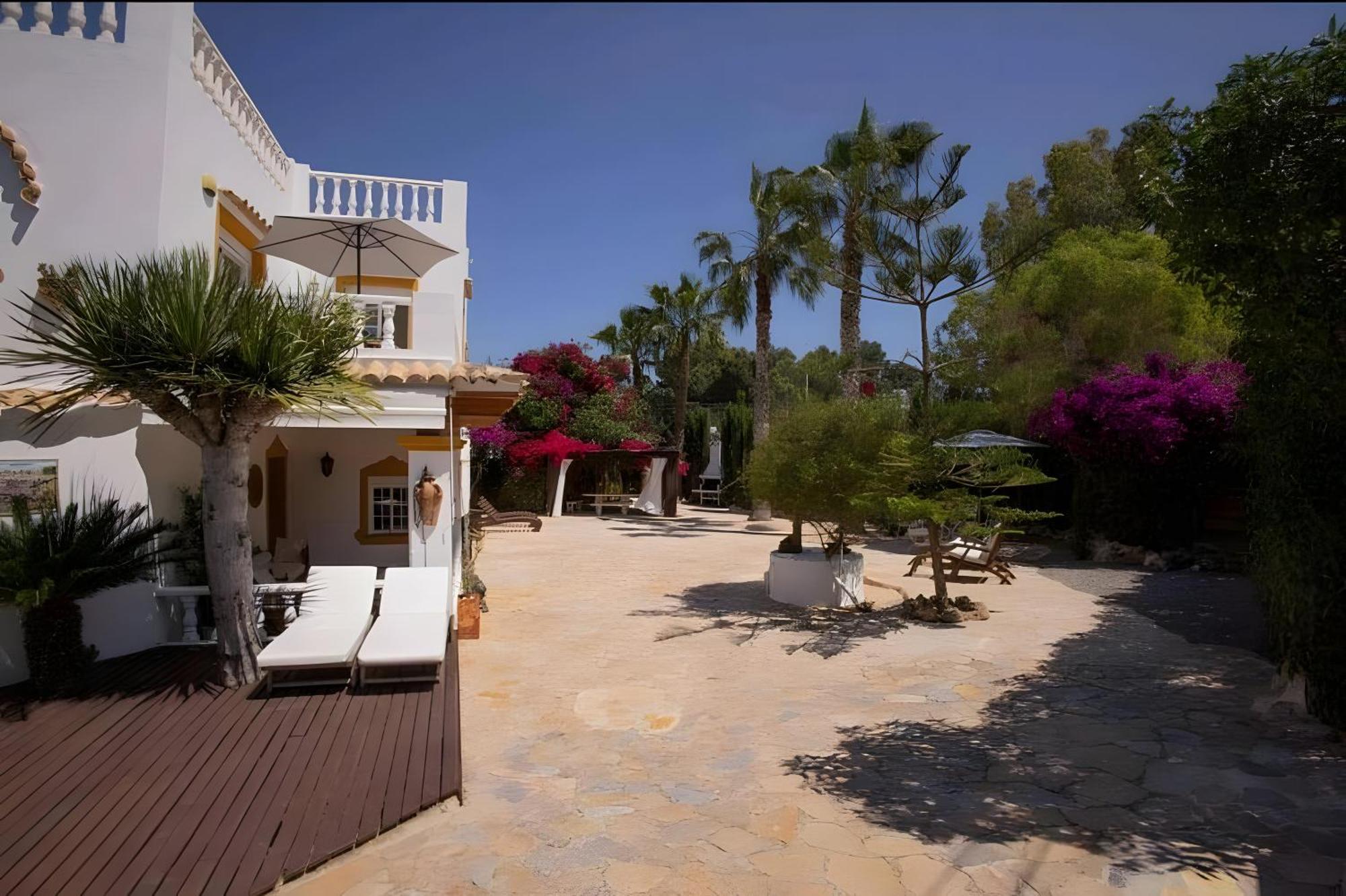 Alba Villa Santa Eularia des Riu