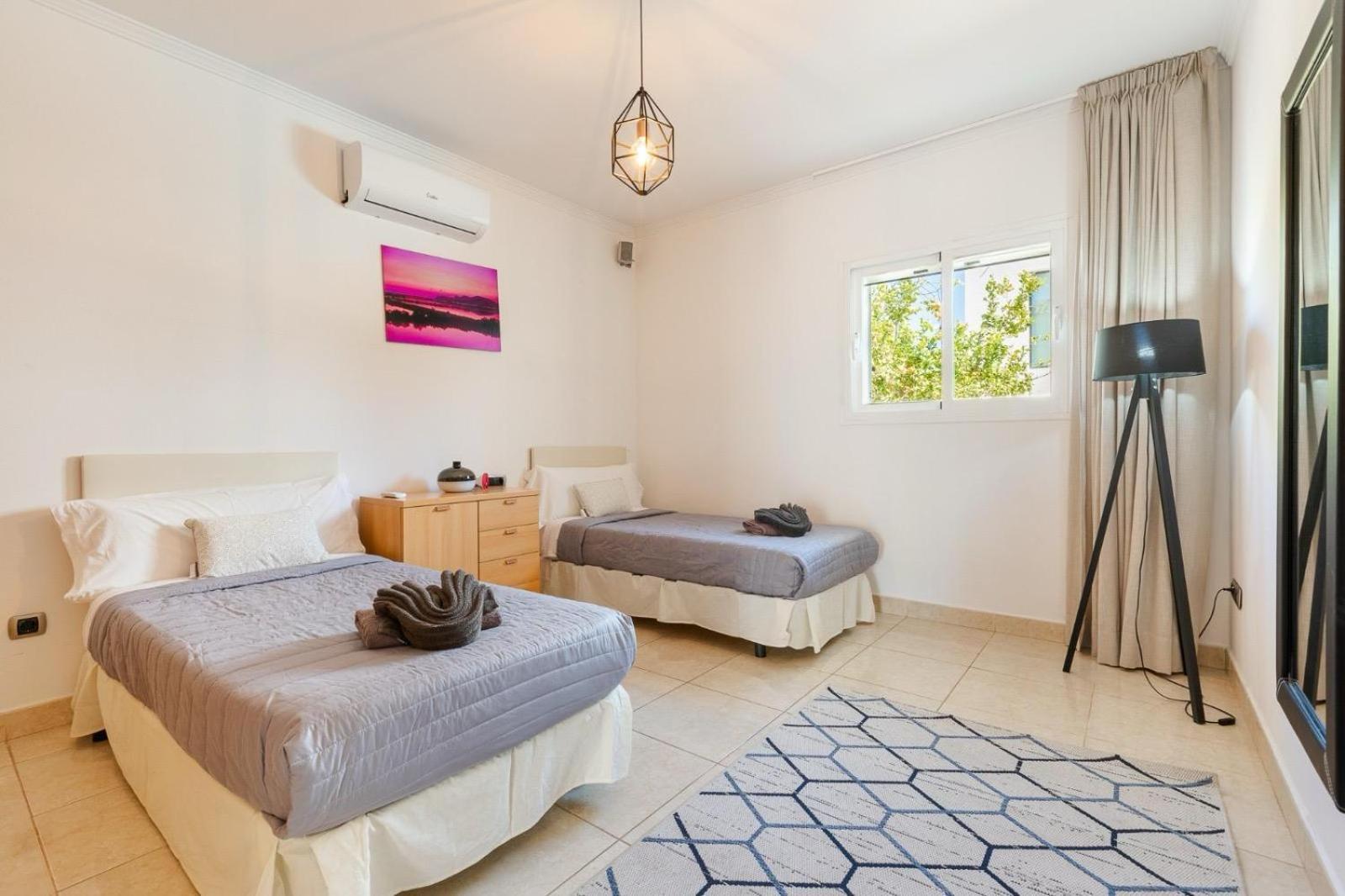Luna Ibiza Centre 8 Pax