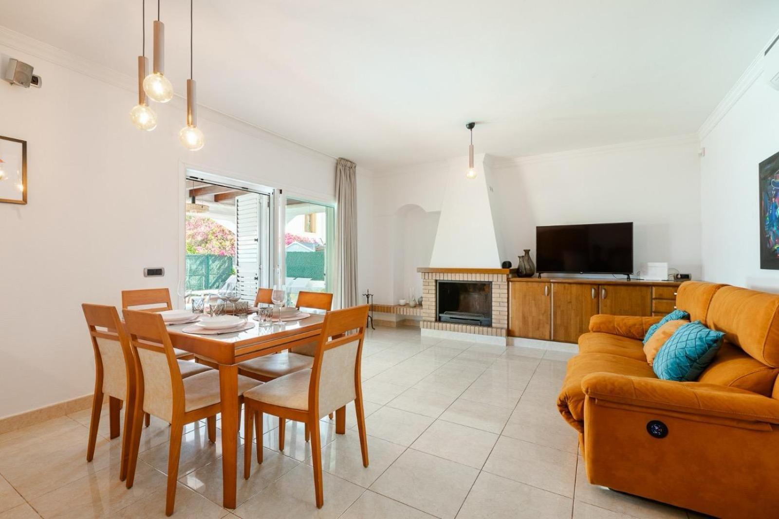 Luna Ibiza Centre 8 Pax *