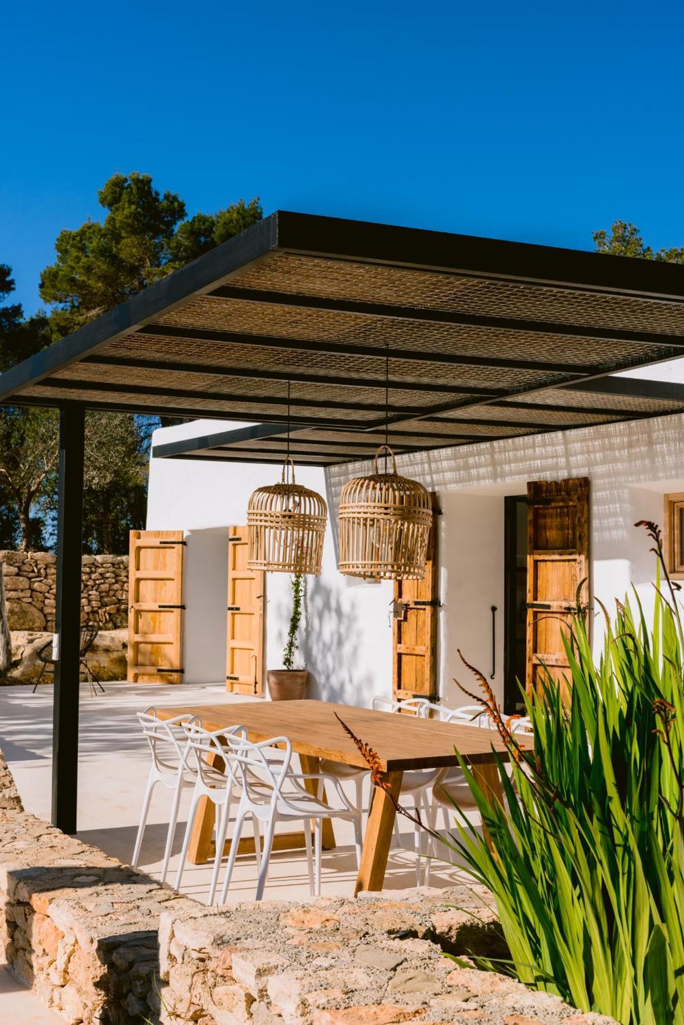 Villa Es Pujolet Renovada 100 Porcien Un Refugio De Paz En El Corazon De Ibiza Piscina Ac Diseno Tranquilidad El Verdadero Ibiza