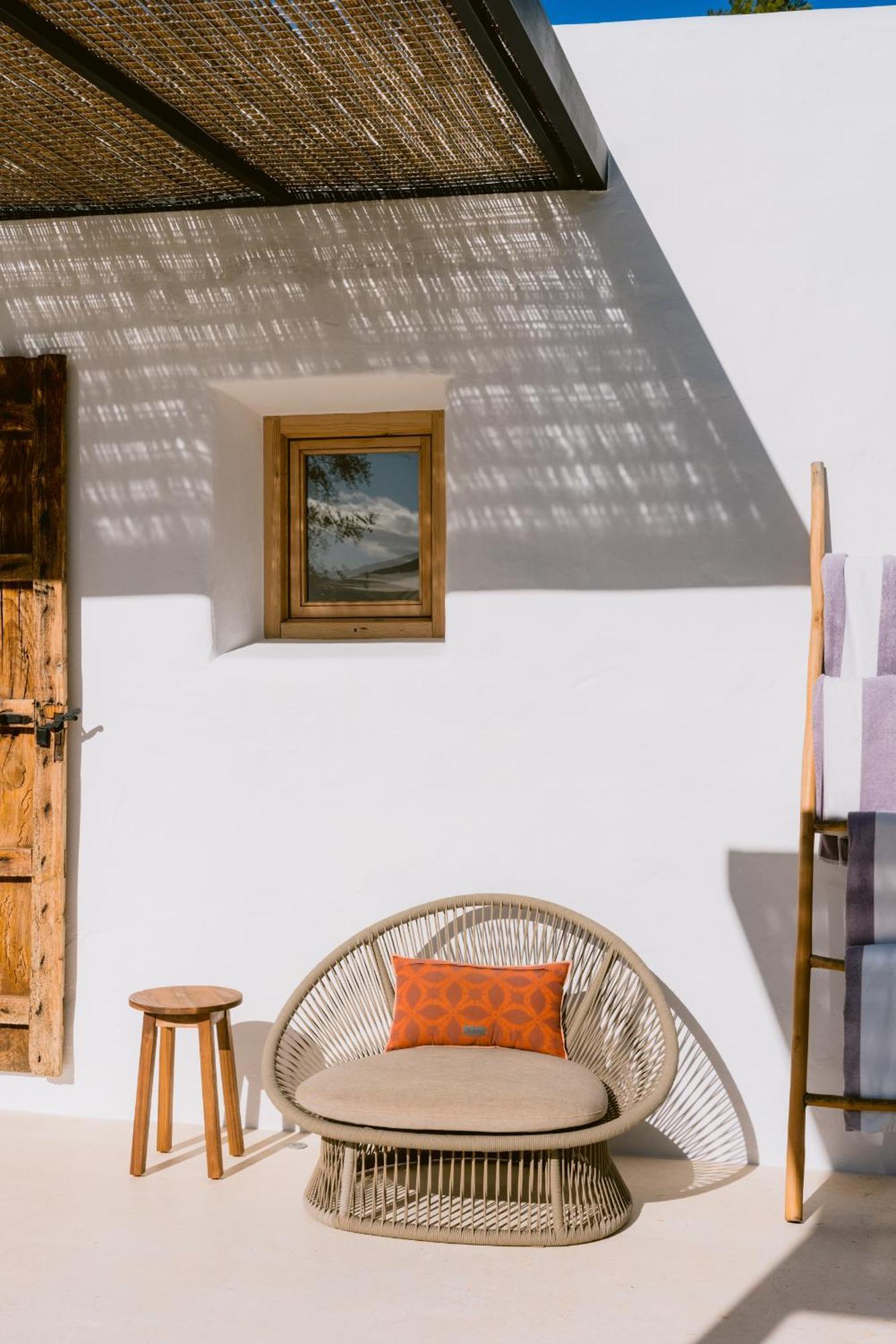 Es Pujolet Renovada 100 Porcien Un Refugio De Paz En El Corazon De Ibiza Piscina Ac Diseno Tranquilidad El Verdadero Ibiza Villa