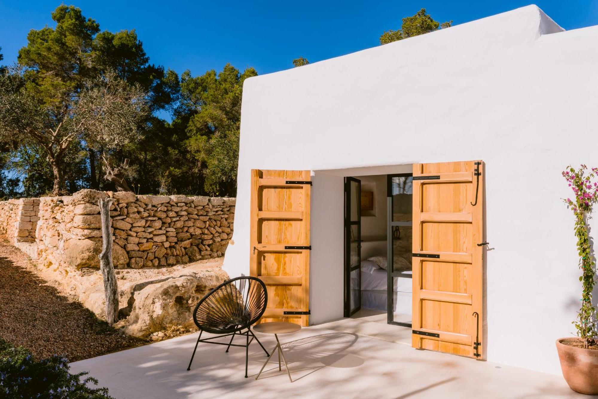 Villa Es Pujolet Renovada 100 Porcien Un Refugio De Paz En El Corazon De Ibiza Piscina Ac Diseno Tranquilidad El Verdadero Ibiza