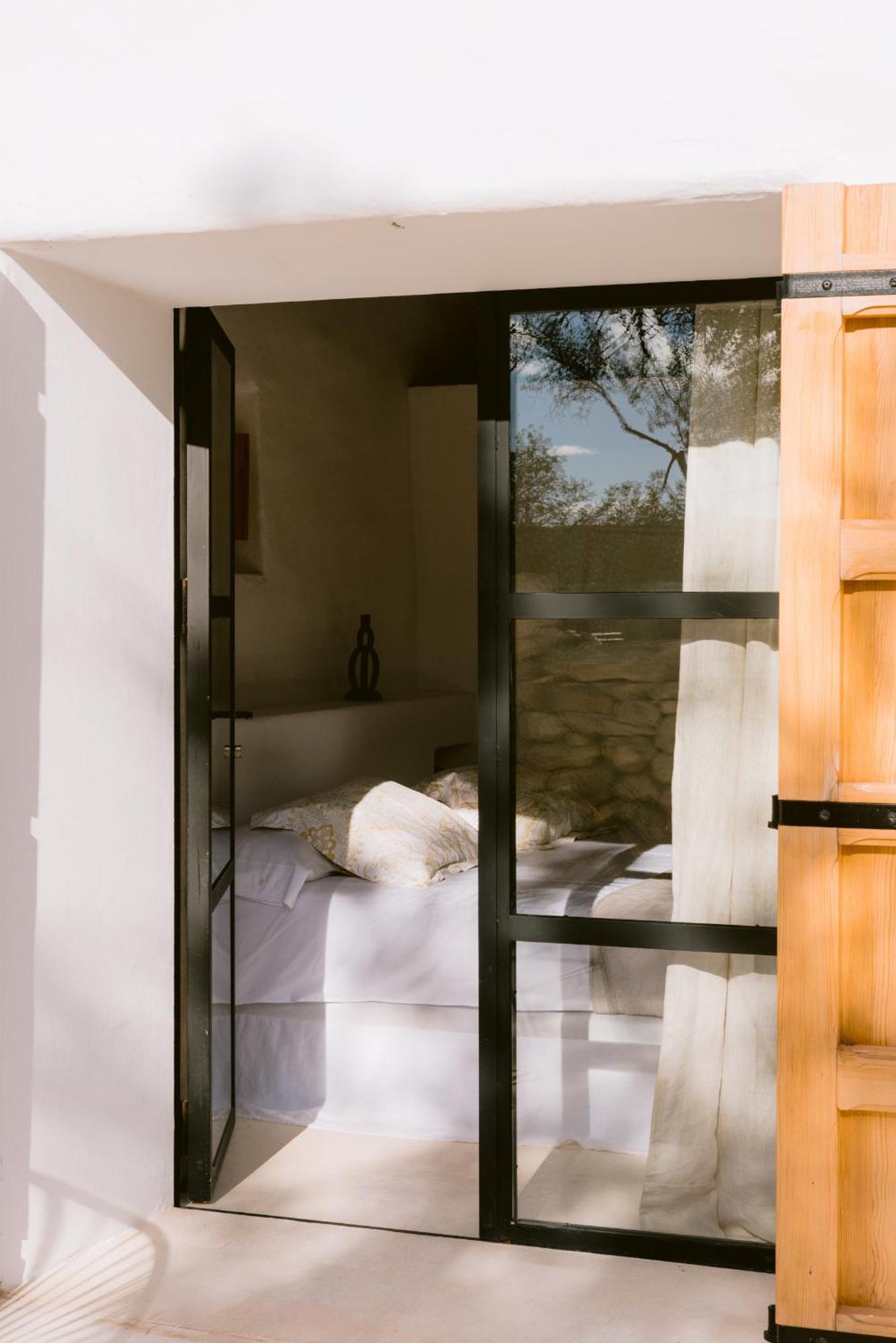 Es Pujolet Renovada 100 Porcien Un Refugio De Paz En El Corazon De Ibiza Piscina Ac Diseno Tranquilidad El Verdadero Ibiza