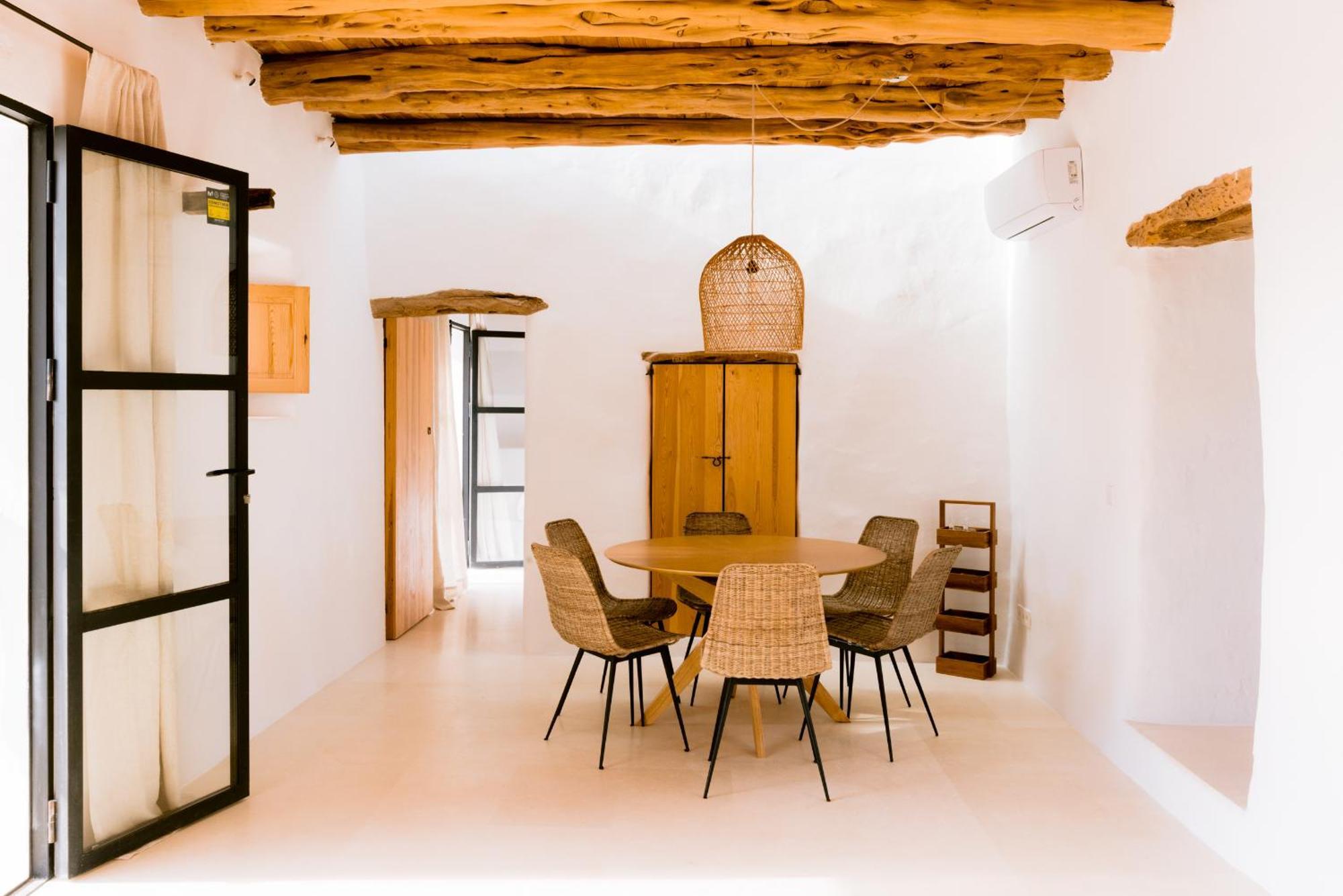 Es Pujolet Renovada 100 Porcien Un Refugio De Paz En El Corazon De Ibiza Piscina Ac Diseno Tranquilidad El Verdadero Ibiza Villa