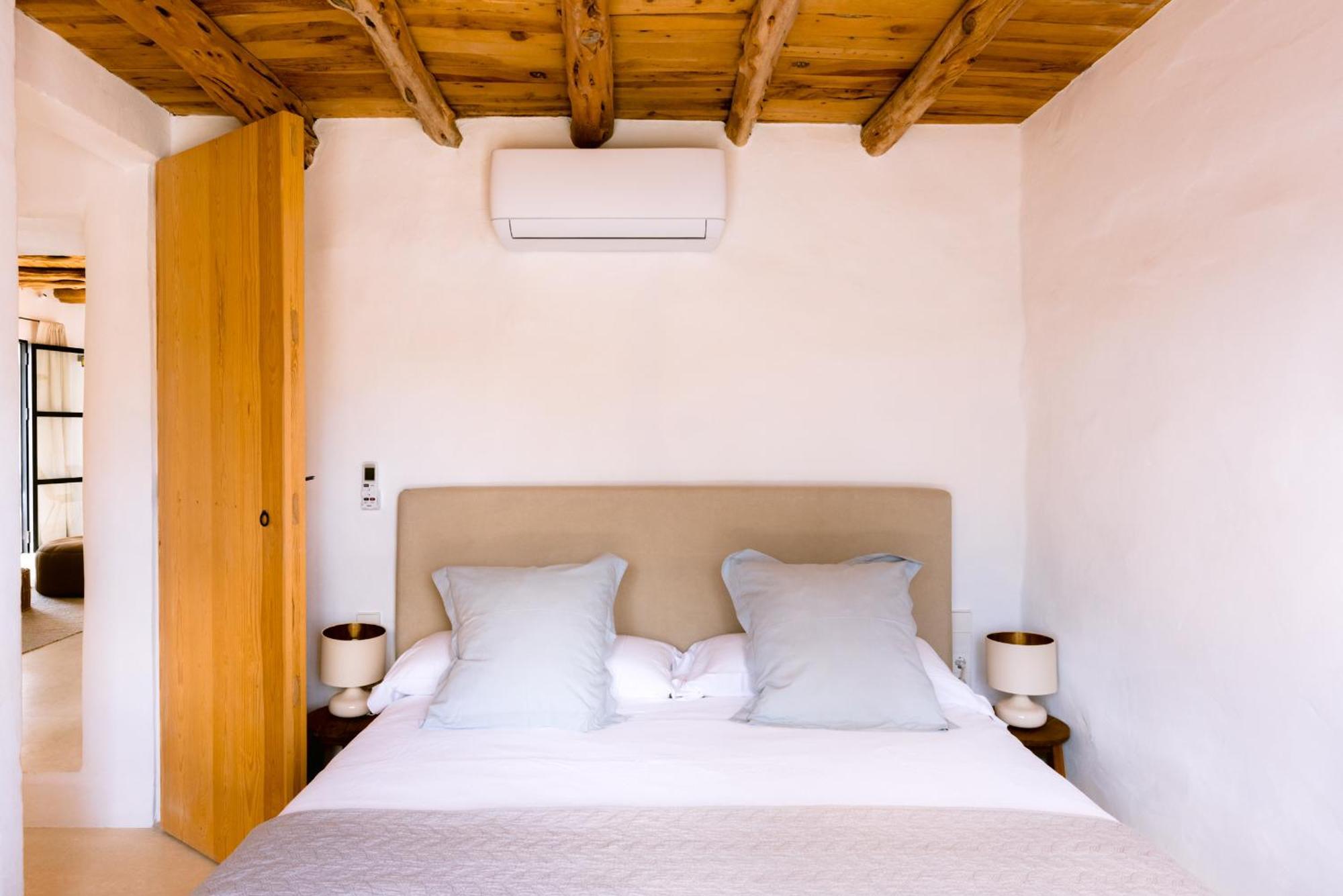 Villa Es Pujolet Renovada 100 Porcien Un Refugio De Paz En El Corazon De Ibiza Piscina Ac Diseno Tranquilidad El Verdadero Ibiza Sant Joan De Labritja