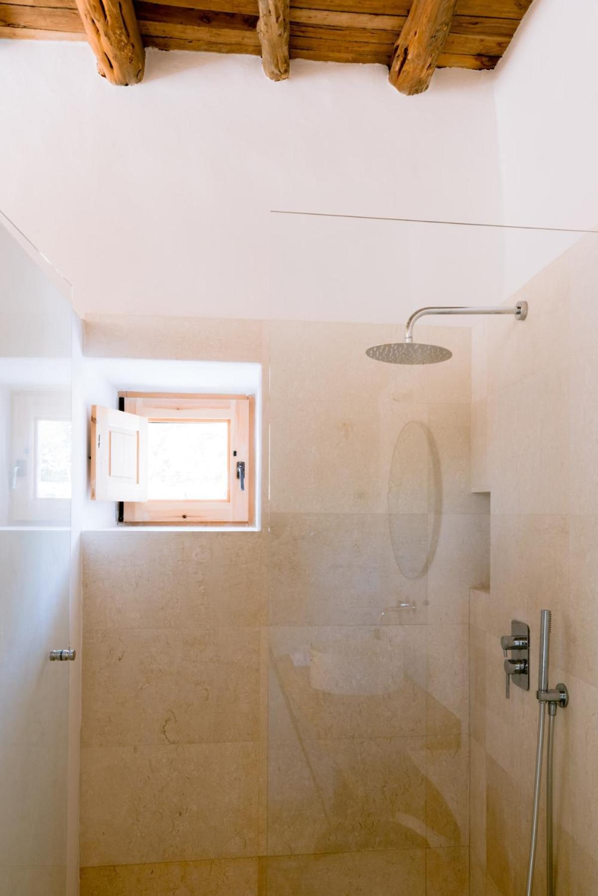 Es Pujolet Renovada 100 Porcien Un Refugio De Paz En El Corazon De Ibiza Piscina Ac Diseno Tranquilidad El Verdadero Ibiza Villa