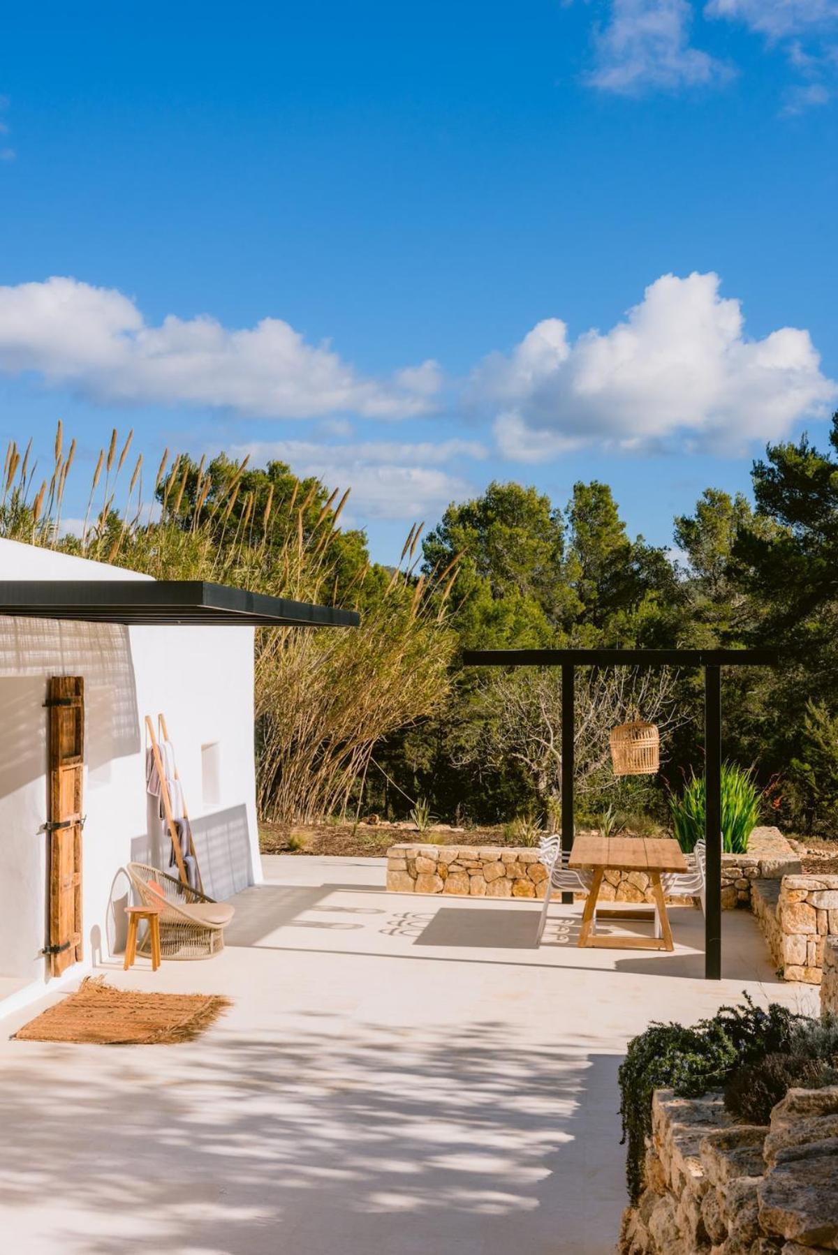 Es Pujolet Renovada 100 Porcien Un Refugio De Paz En El Corazon De Ibiza Piscina Ac Diseno Tranquilidad El Verdadero Ibiza Villa